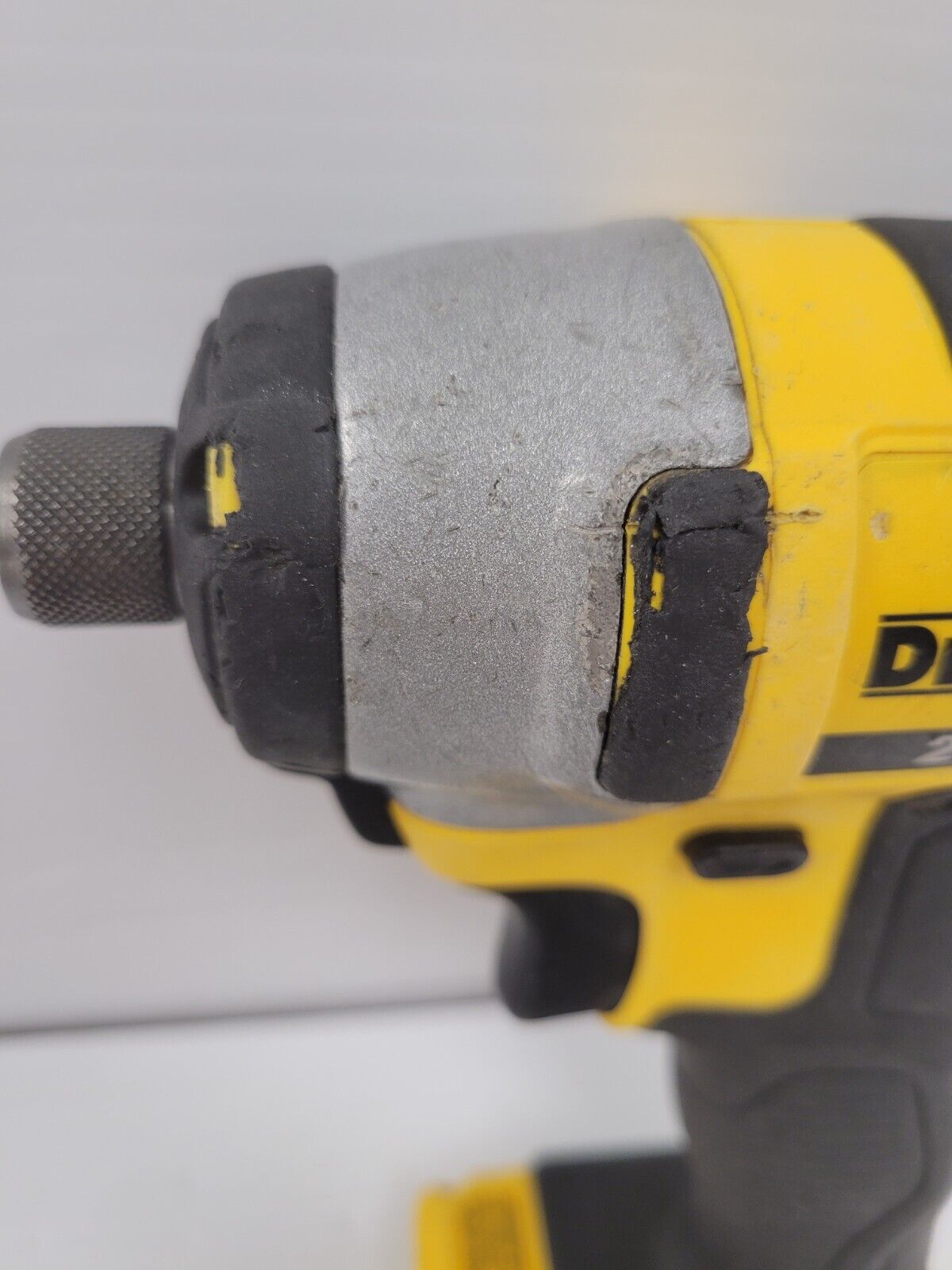 DEWALT DCF885 1/4 Inch 20V MAX Cordless Impact Driver Kit - Powerful & Compact for DIY Projects, Construction, and Automotive Repairs