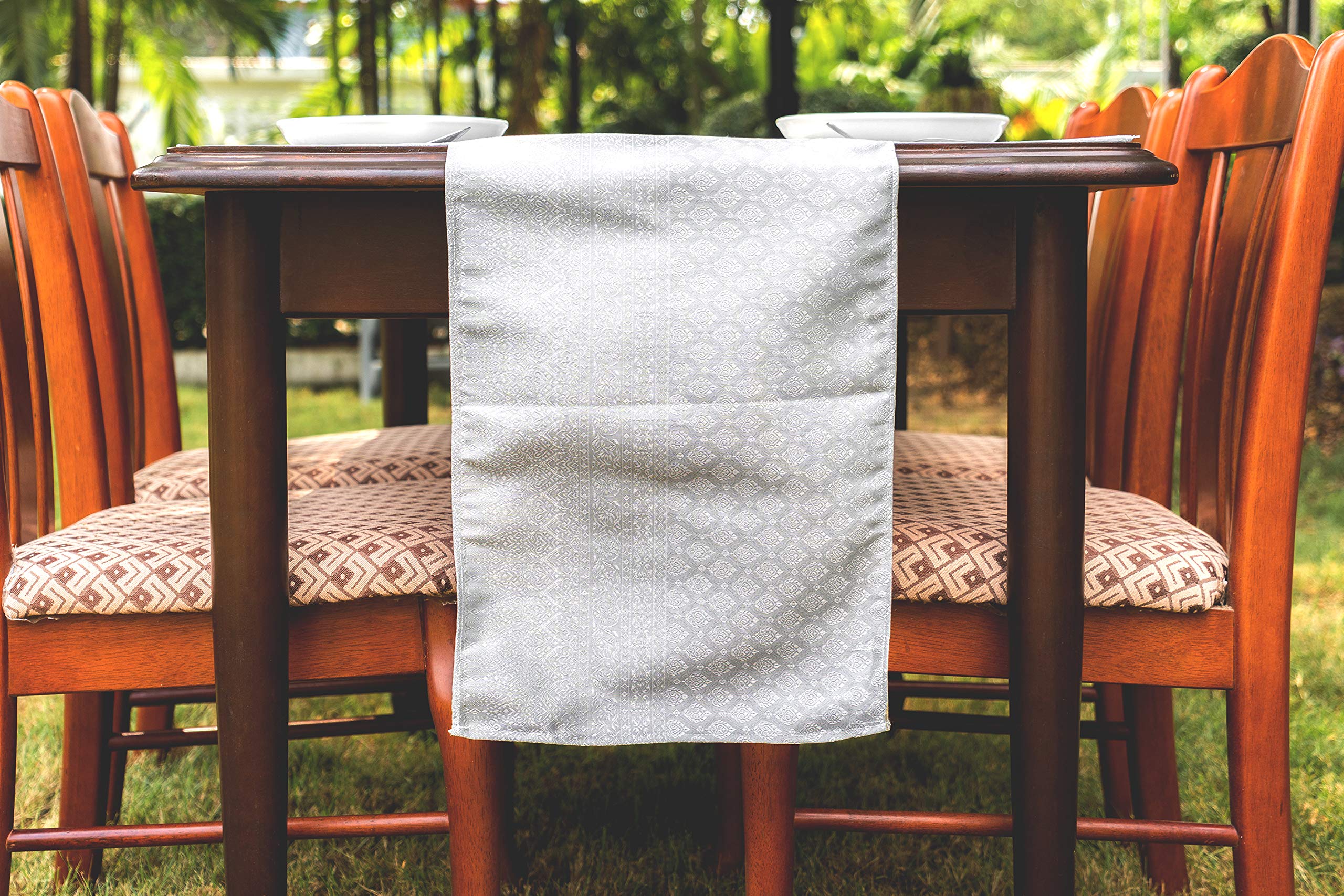 AMORNPHAN Traditional Thai Silk Damask Brocade Table Runner & Placemats Set - 100% Handcrafted Woven Fabric, Washable Dining Table Decor (1 Runner + 4 Placemats) - Perfect for Elegant Dinner Parties, Wedding Receptions & Home Decor