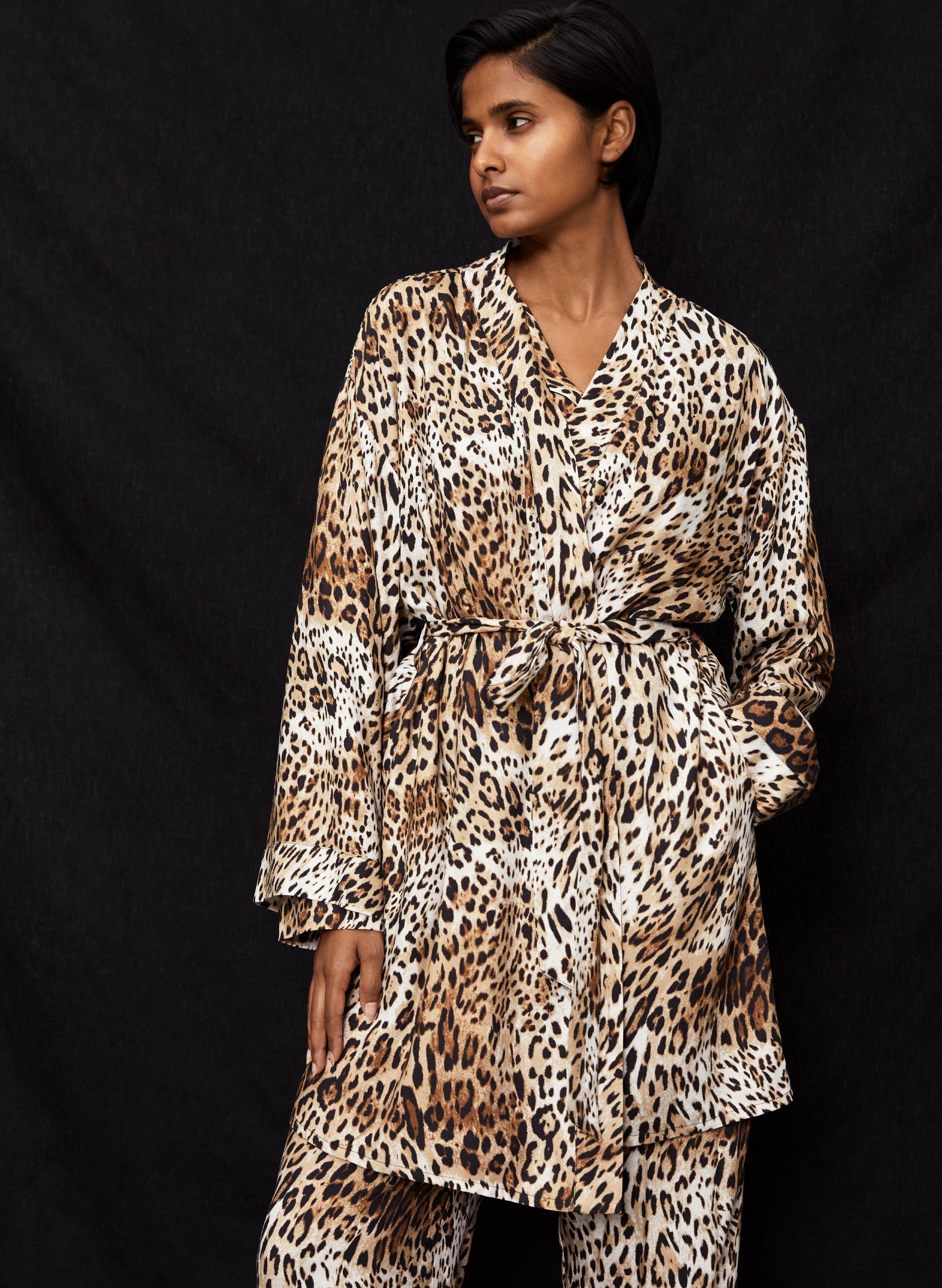 Inu LENZING™ ECOVERO™ Women's Robe - Soft Natural Leopard Print Bathrobe for Spa, Lounge & Relaxation at Home