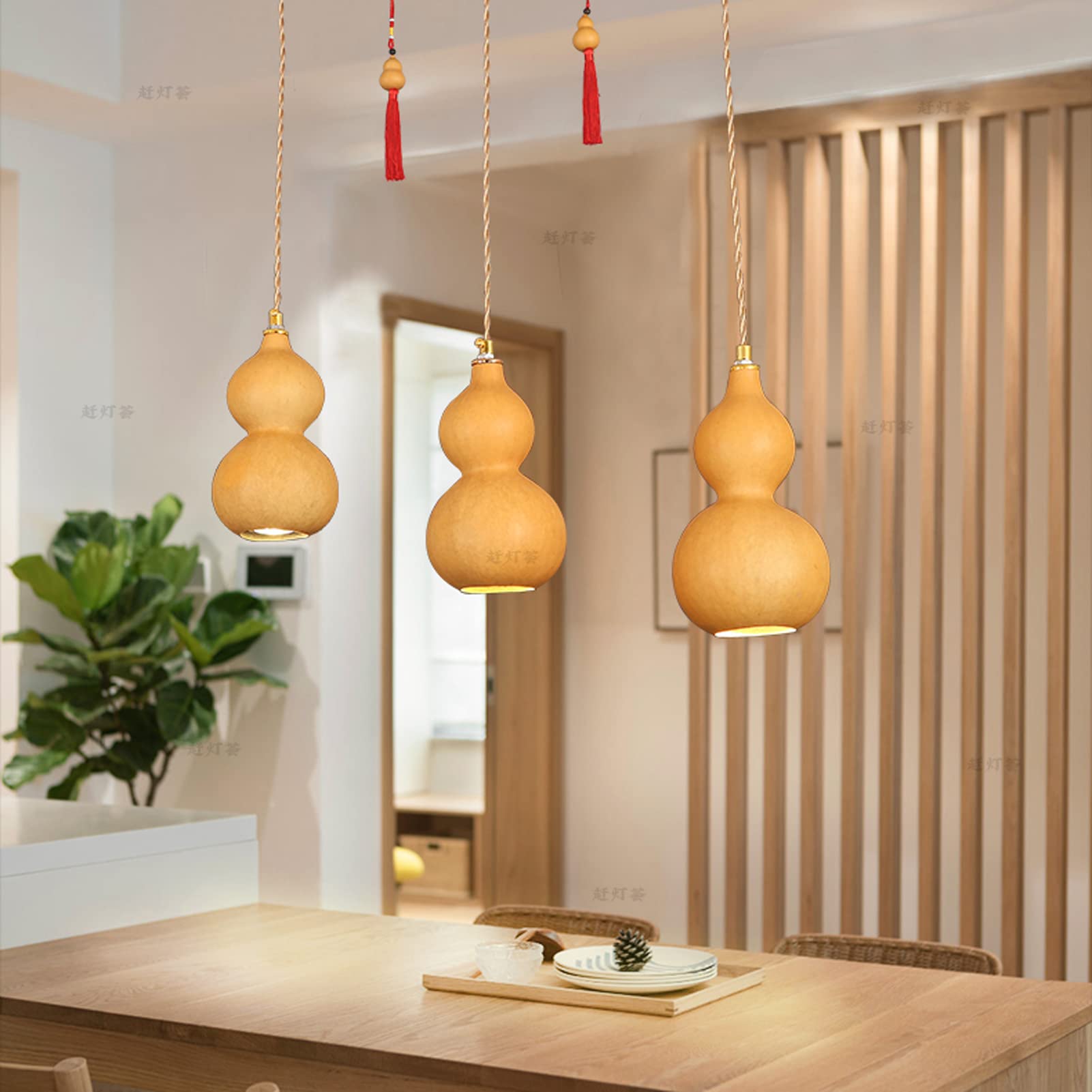 Handcrafted Natural Gourd Chandelier - Chinese Style 3-Light Pendant Lamp for Hot Pot Restaurants, Dining Table, Bar, Homestay & Bedside Lighting | Rustic Decorative Ceiling Fixture for Asian-Themed Interiors
