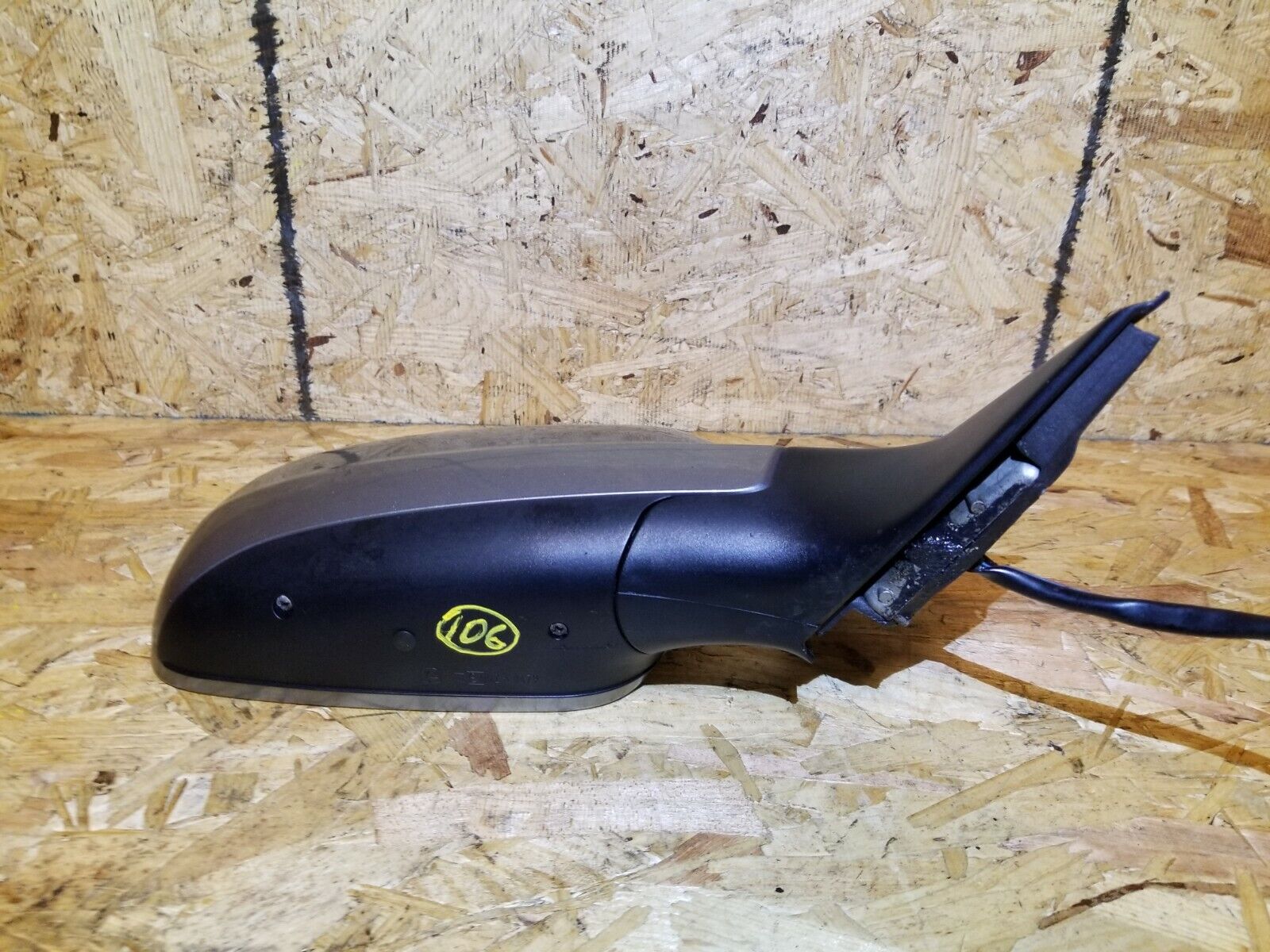 2002 VW Passat Right Passenger Side Door Mirror OEM #106 - Replacement Car Mirror for 2002 Volkswagen Passat - Perfect for Auto Repair & Maintenance