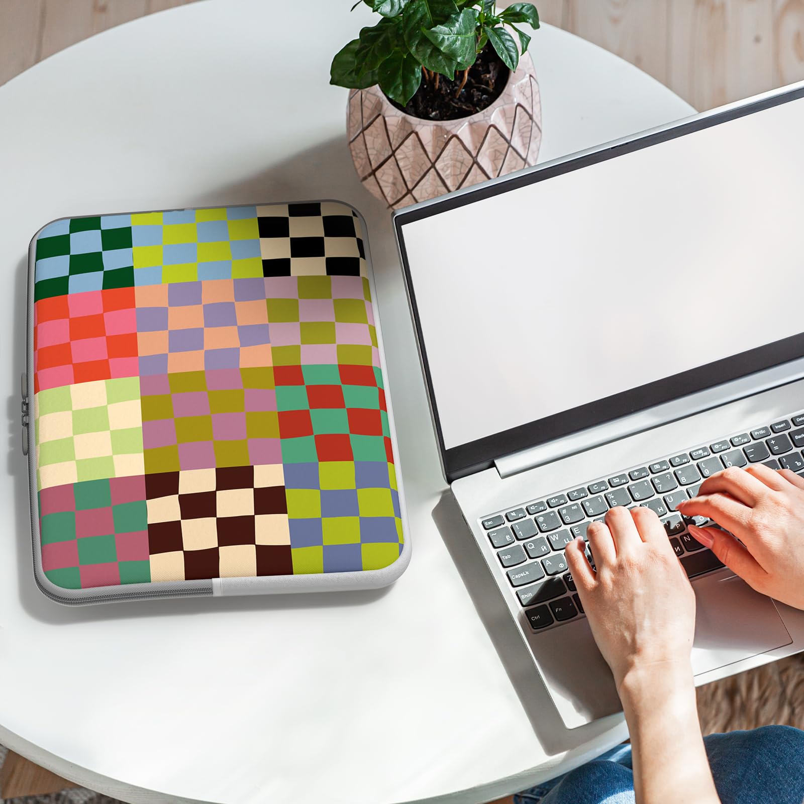 iCasso 13-14 Inch Laptop Sleeve for MacBook Air/Pro, Chromebook, HP, Dell - Slim Protective Travel Case with Checker Design | Perfect for Work, School & Business Travel