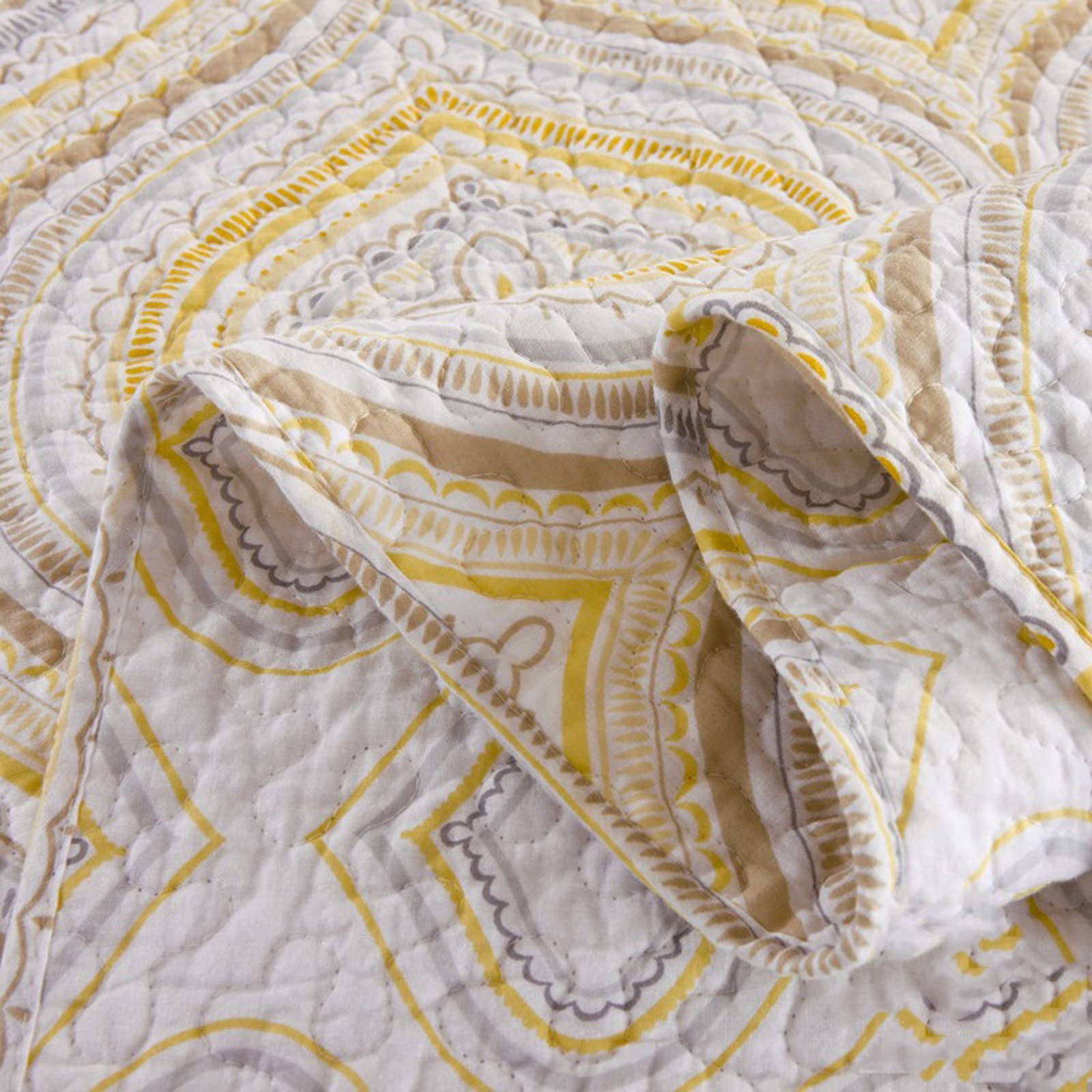 Queen Size Quilt Sets with Matching Curtains & Bedspreads - 3-Piece Bedding Set Includes Coverlet and 2 Pillowcases (Twin Option Available) - Perfect for Master Bedroom, Guest Room, or Dorm Decor
