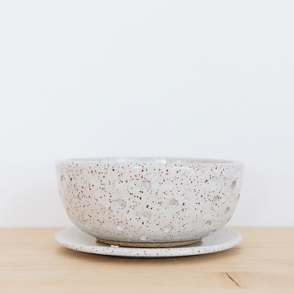 Ceramic Berry Bowl with Plate - Small Serving Dish for Fresh Fruits, Snacks & Desserts - Perfect for Breakfast, Picnics & Party Snacking