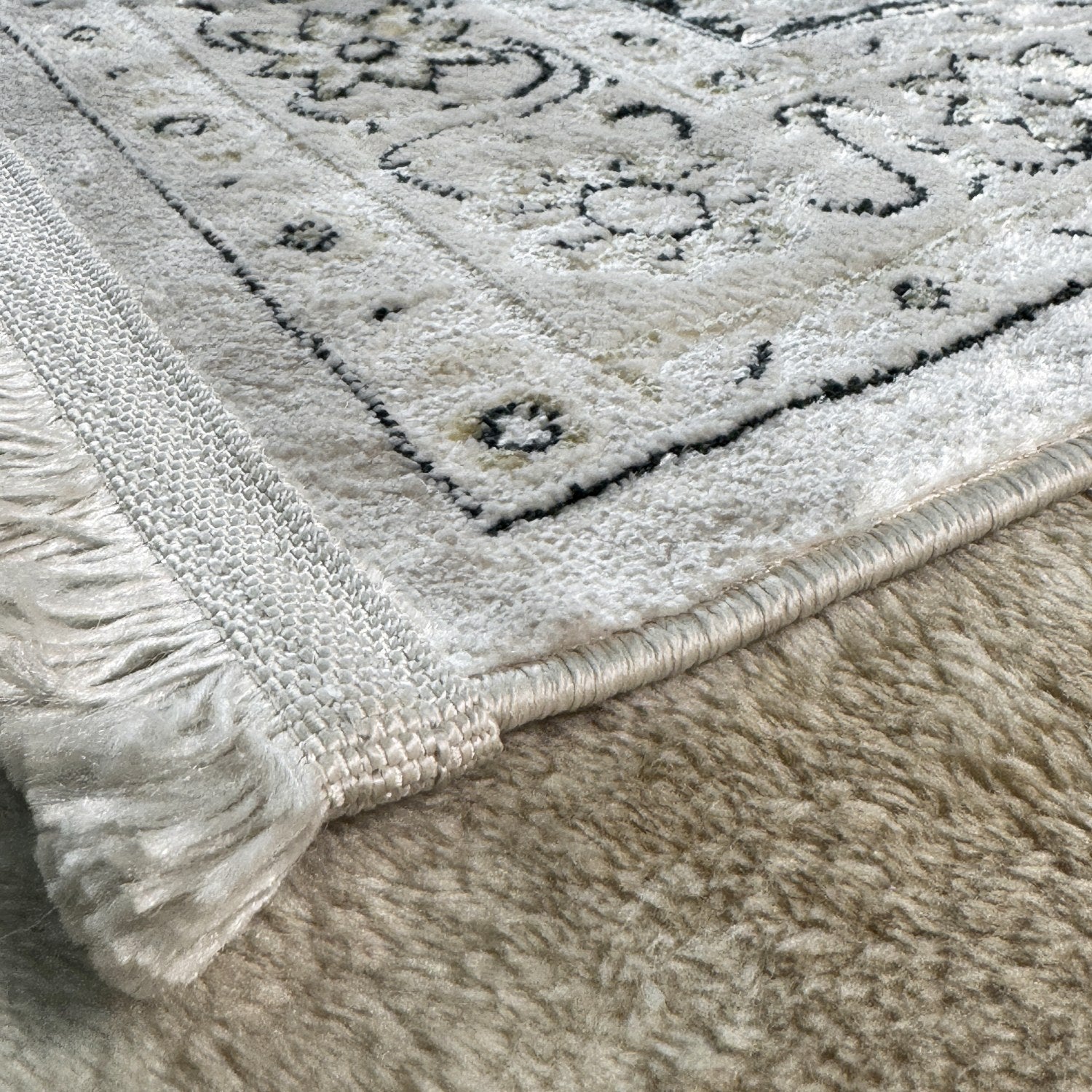 Premium Islamic Prayer Rug - Soft & Comfortable Muslim Prayer Mat for Home & Mosque - Ideal Gift for Ramadan, Eid & Daily Salah (Cream)