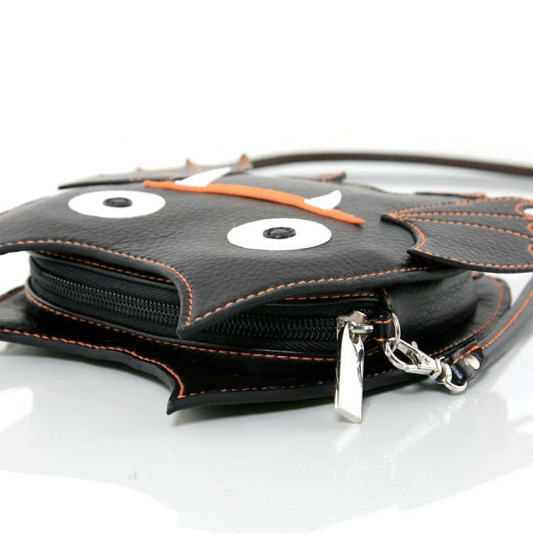 Stylish Bat Print Crossbody Bag for Women - Gothic Fashion Accessory for Halloween, Cosplay & Everyday Use