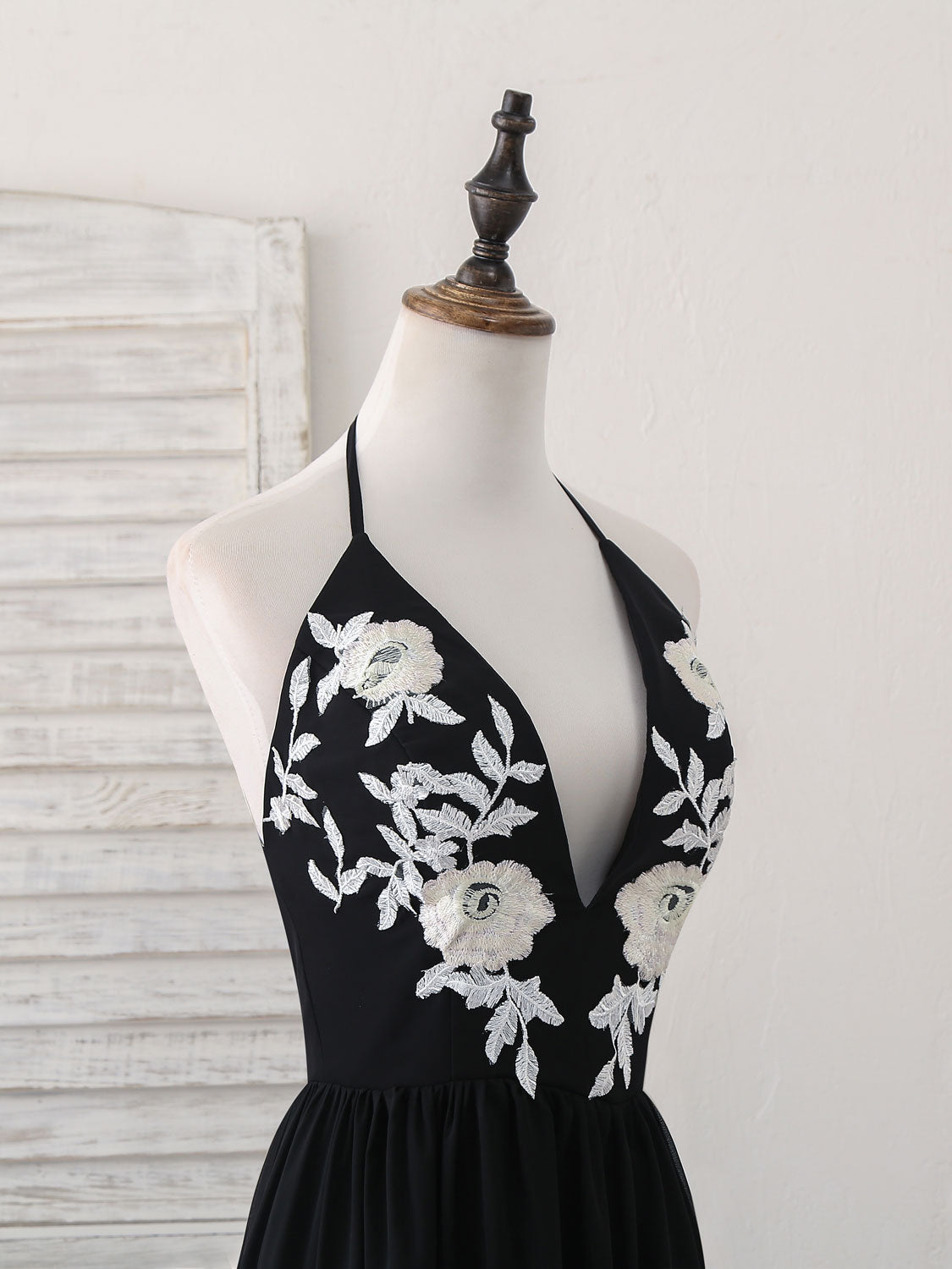 Elegant Black V-Neck Chiffon Lace Long Prom Evening Dress for Women - Perfect for Formal Dances, Galas & Special Occasions