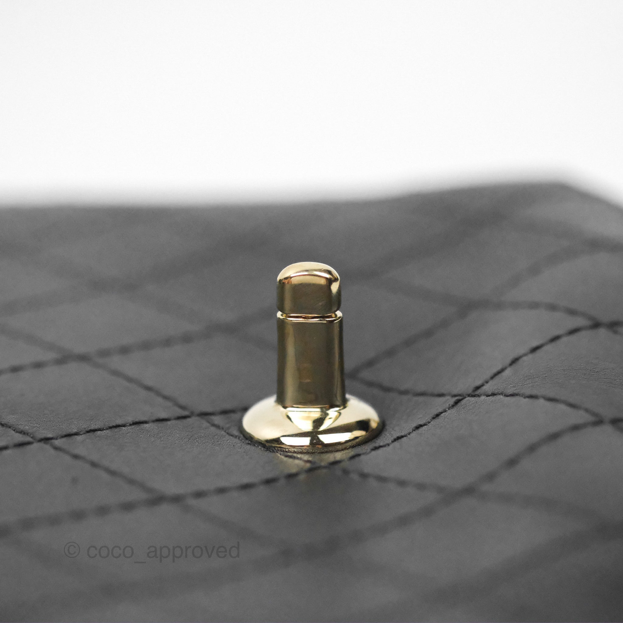 Authentic Chanel Small Flap Bag in Black Calfskin Leather - Perfect for Evening Events & Luxury Fashion Accessories
