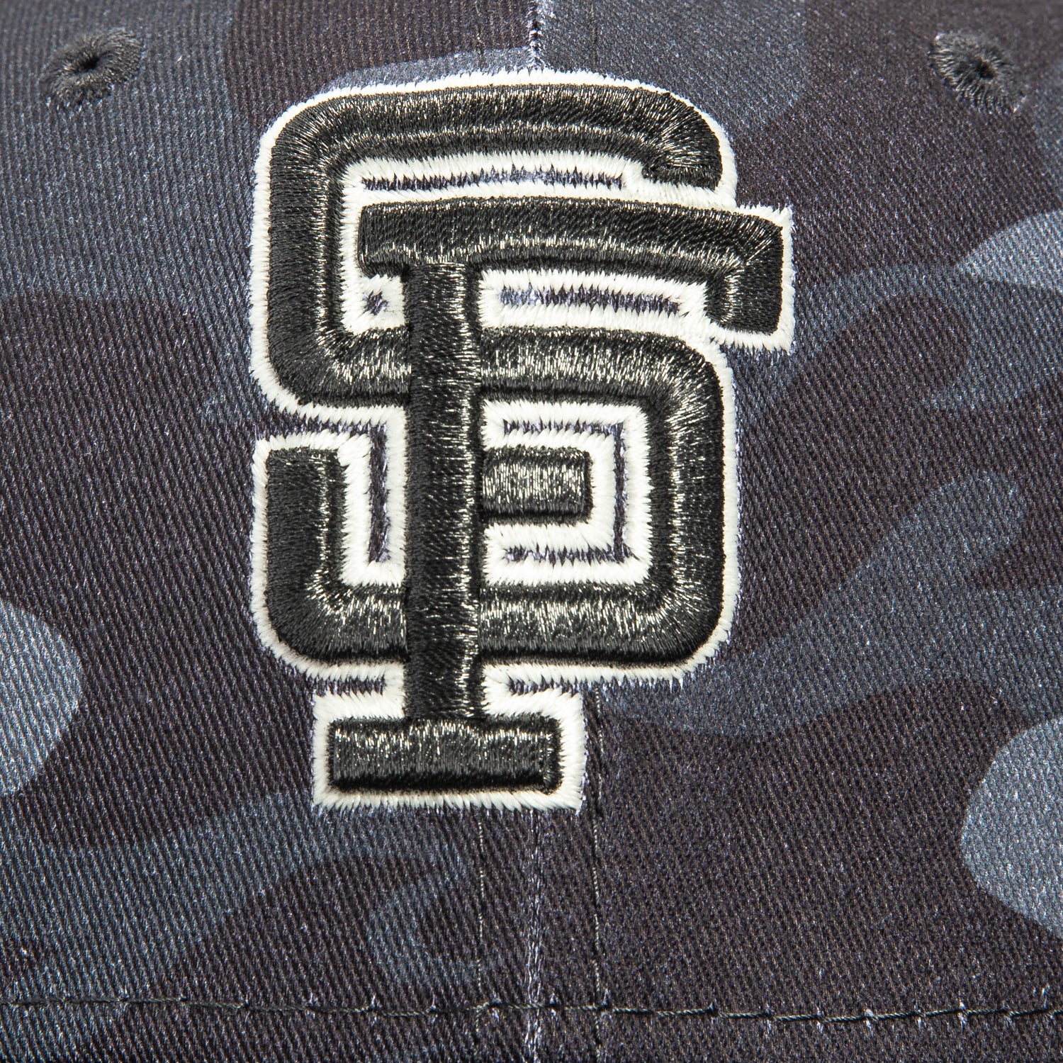 New Era 59Fifty Camo San Francisco Giants Glow in the Dark Baseball Cap - Black Camouflage Hat for Night Games & Outdoor Activities