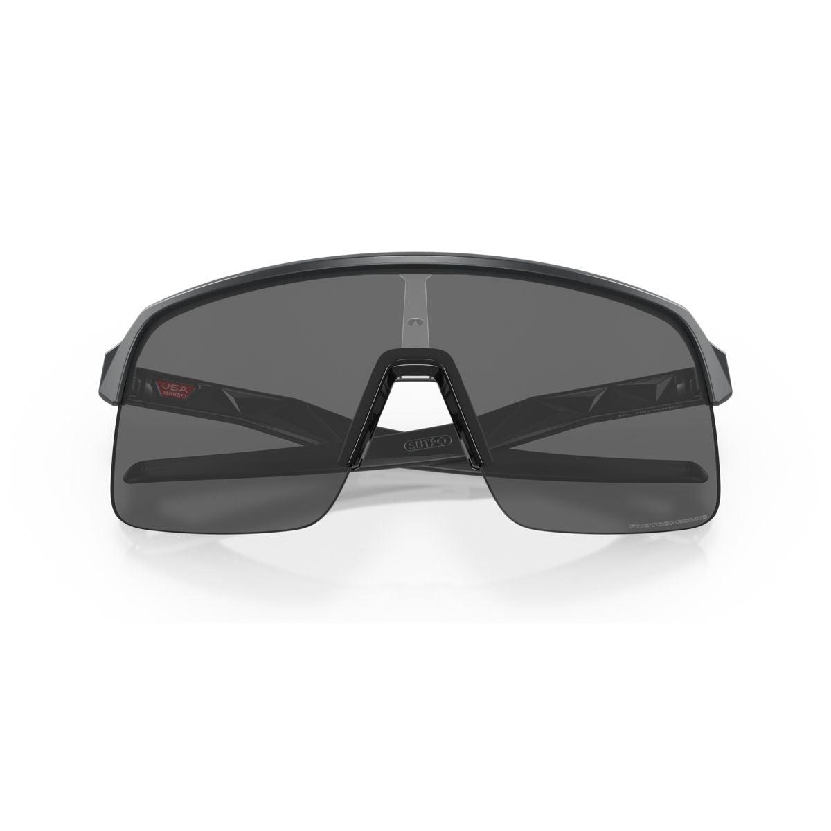 Oakley Sutro Lite Sunglasses - Low Bridge Fit, Matte Carbon Frame, Clear to Black Iridium Photochromic Lenses (0OO9463A 946318) for Cycling, Running & Outdoor Sports