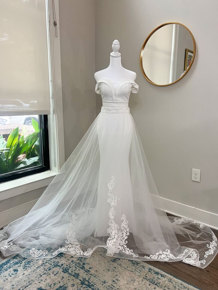Elegant Lace Mermaid Wedding Dress Applique Bridal Gown J4539 - Perfect for Beach, Church, and Formal Wedding Ceremonies