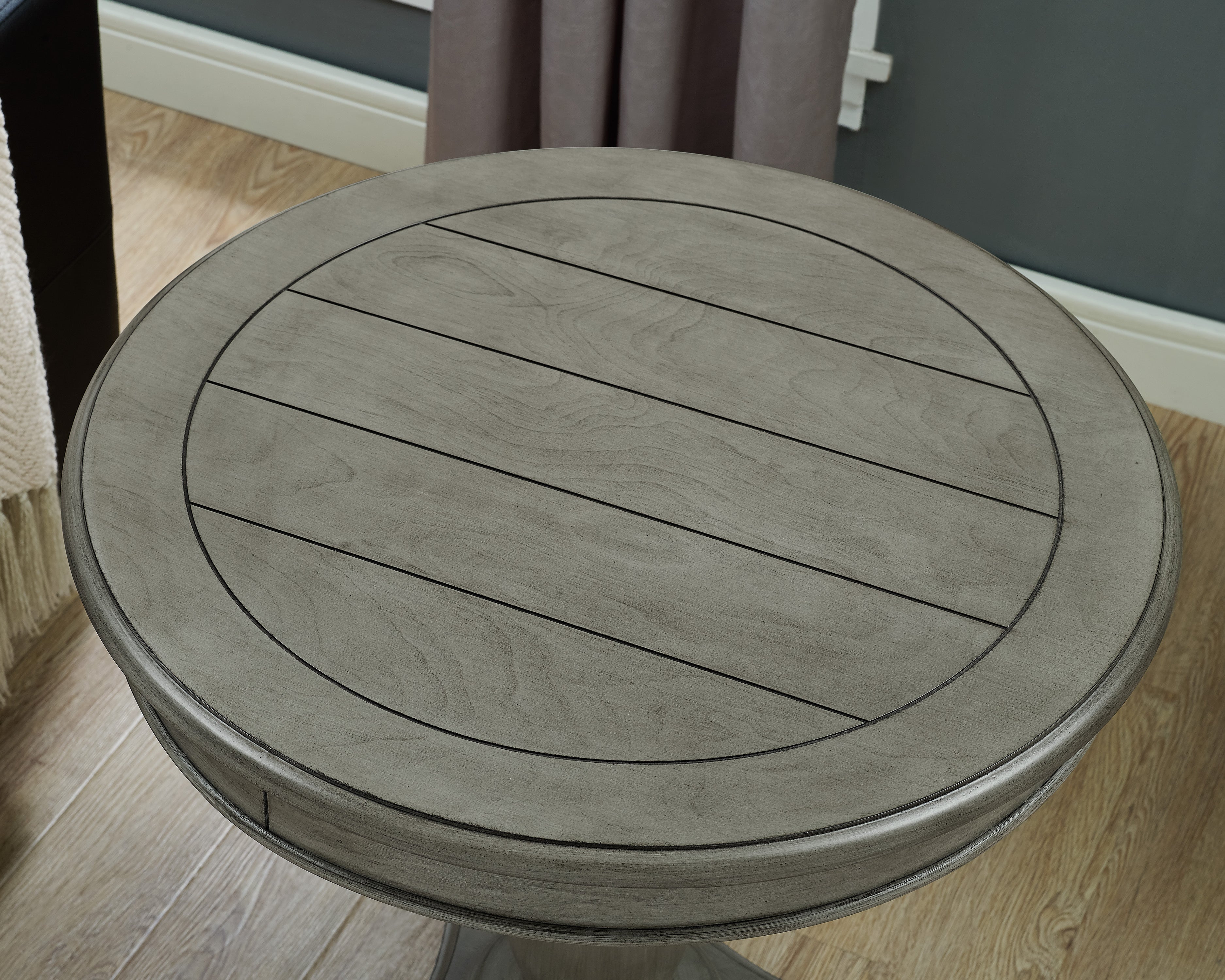 Roundhill Furniture Rene Round Wood Pedestal Side Table - Natural Wood Accent Table for Living Room, Bedroom & Patio - Perfect End Table for Coffee, Books & Decor