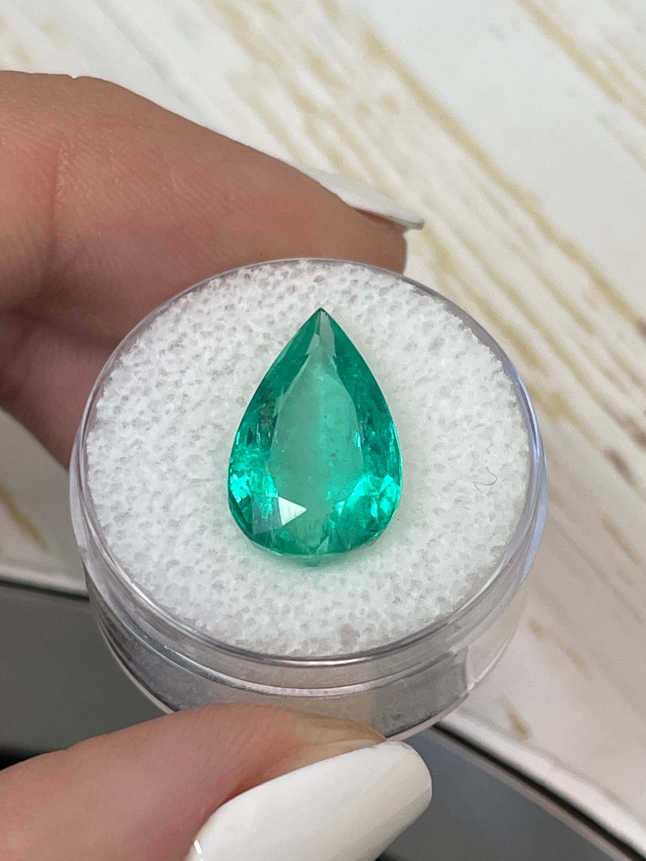 7.08 Carat 17x10.5mm AAA Colombian Emerald Pear Cut Loose Gemstone for Jewelry Making - Engagement Rings, Necklaces & Earrings