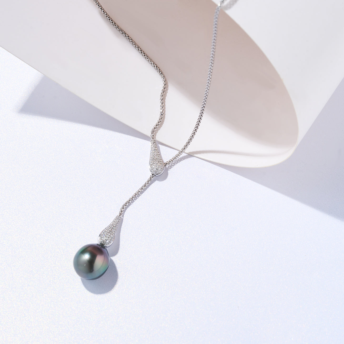 18K Solid Gold Diamond Tahitian Pearl Necklace for Women - Elegant Luxury Jewelry Gift for Anniversary, Wedding & Special Occasions | KN00281