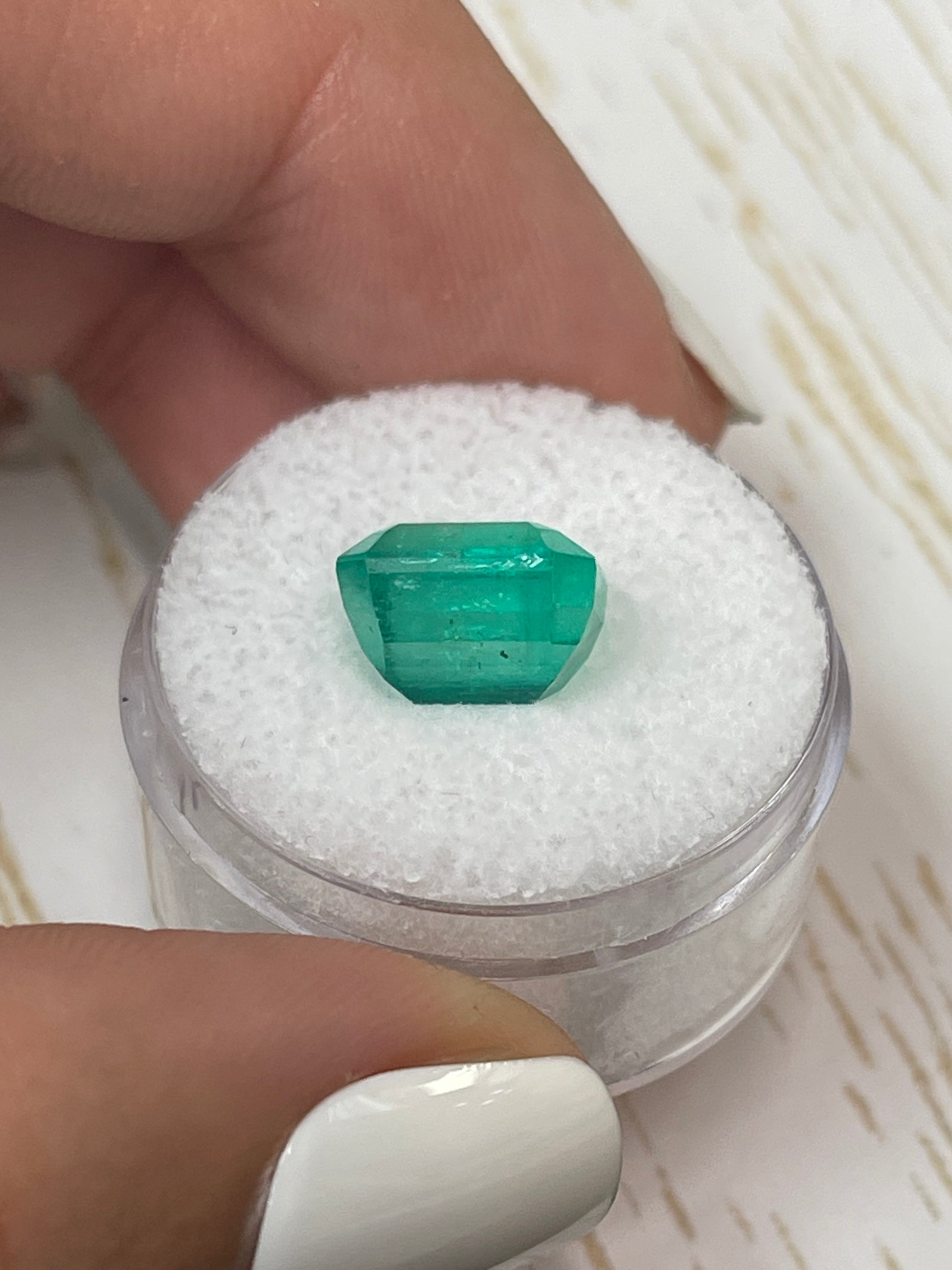 5.11 Carat 10x8mm Natural Colombian Emerald Loose Gemstone - Emerald Cut for Jewelry Making, Engagement Rings & Luxury Gifts