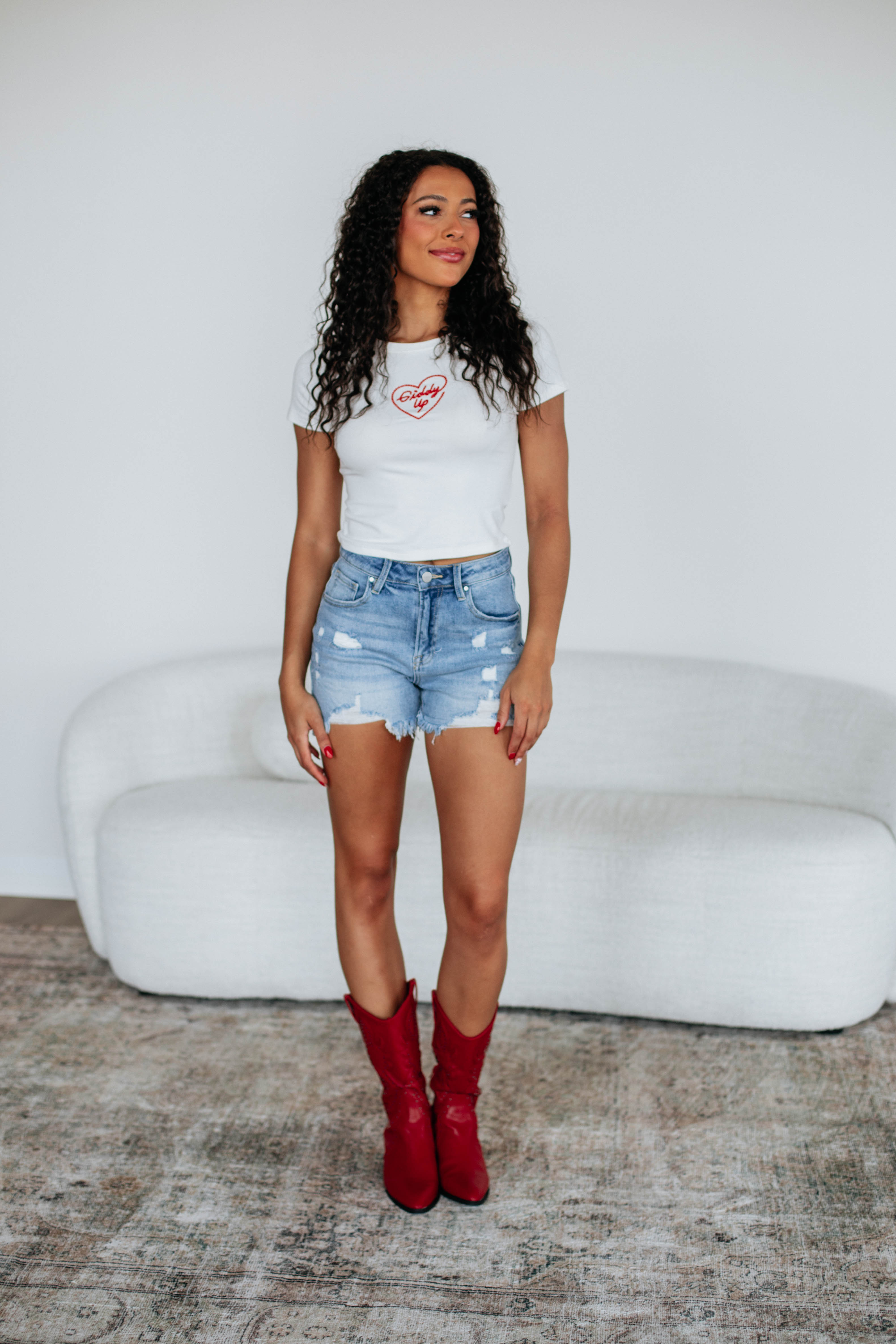 Giddy Up Tee - Trendy Western Style T-Shirt for Men & Women - Perfect for Rodeo, Country Concerts & Casual Outfits