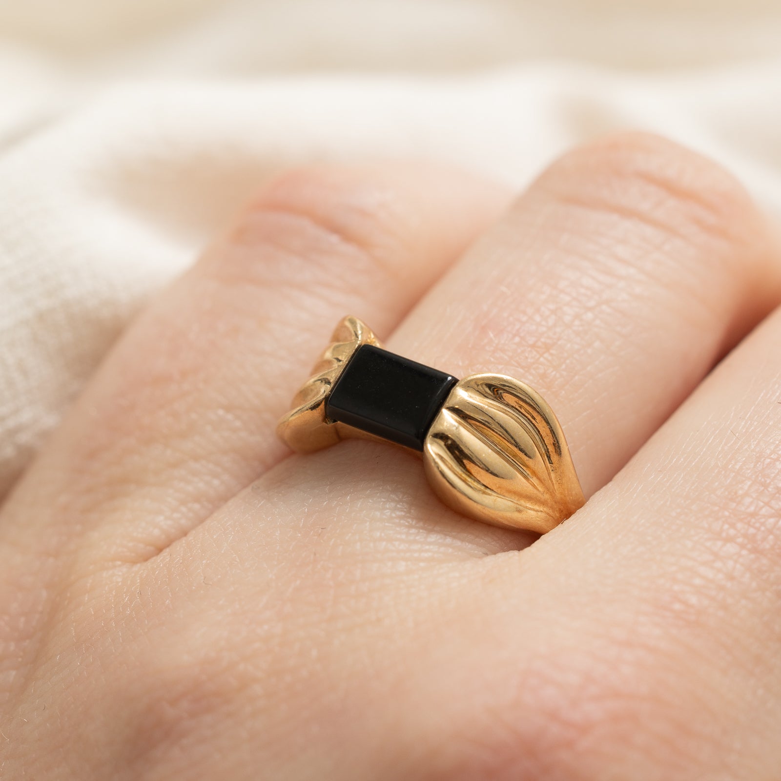 Onyx Grooved Bow Ring - 0.70 Carat Black Onyx Stone - Size 6.5 - Elegant Jewelry for Women - Perfect for Weddings, Parties & Special Occasions