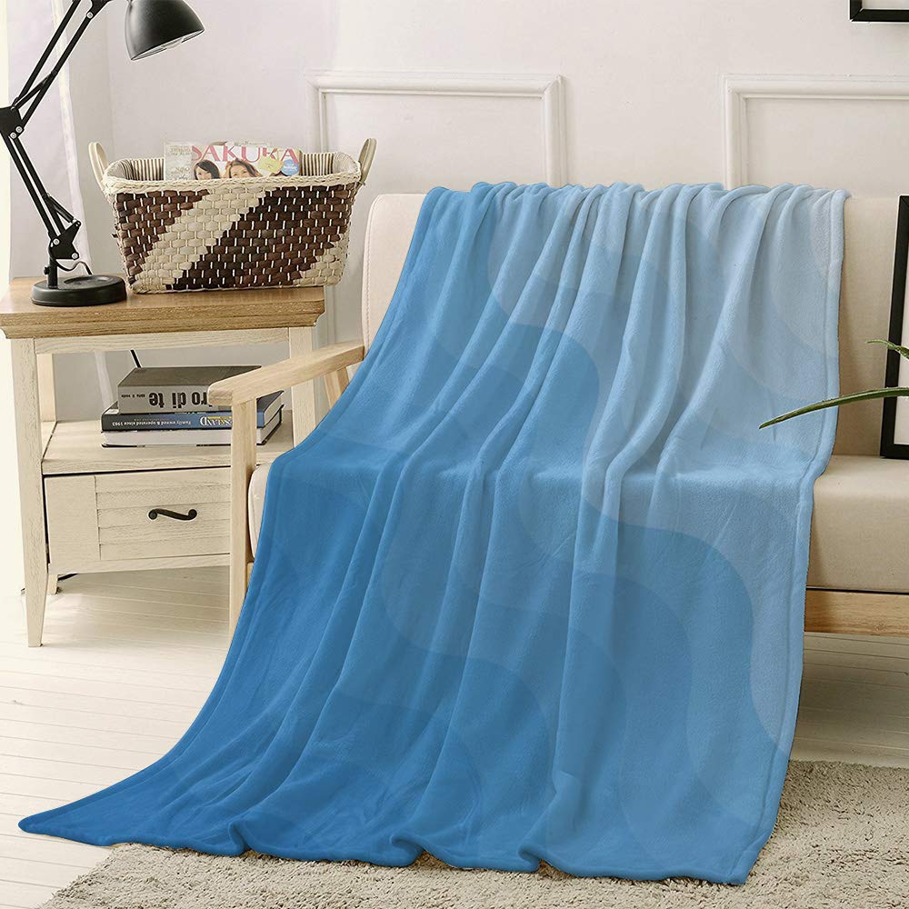 Gradient Blue Wave Fleece Throw Blanket - Ultra Soft & Cozy for Home Decor