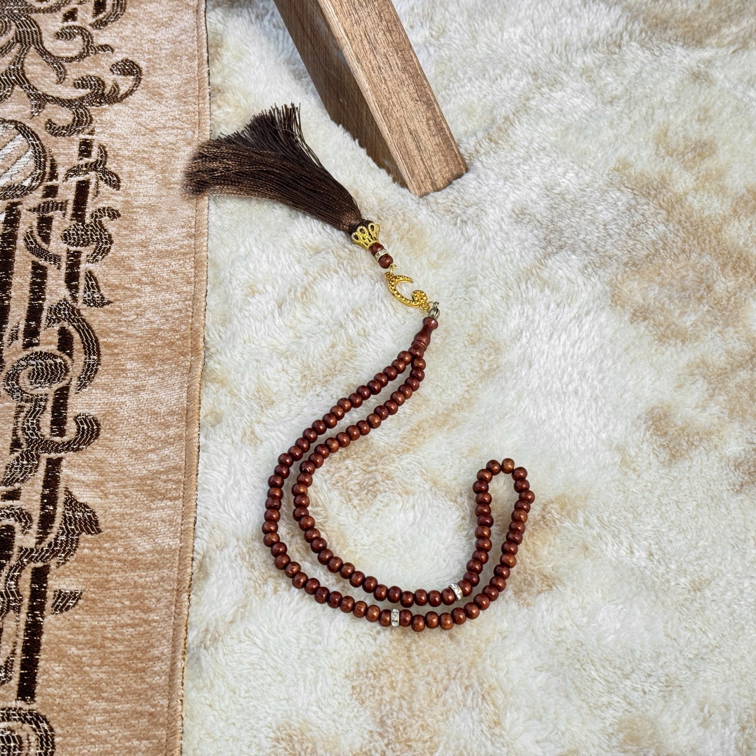 Premium Muslim Prayer Rug and Tasbih Beads Set - Soft Brown Islamic Prayer Mat with 33 Bead Dhikr Counter - Perfect for Home, Mosque, and Travel Use