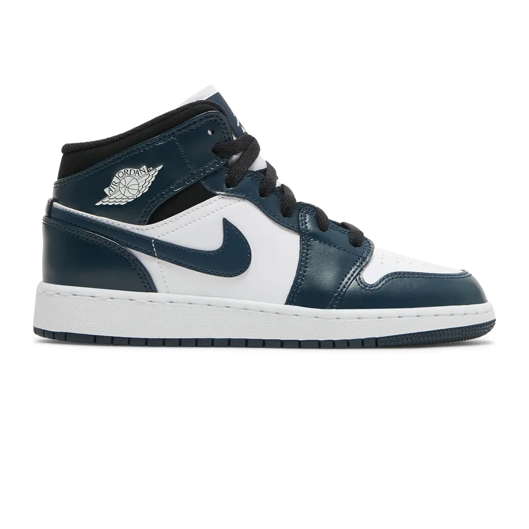 Air Jordan 1 Mid 'Armory Navy' GS Basketball Shoes for Kids - Stylish Sneakers for School, Sports & Casual Wear