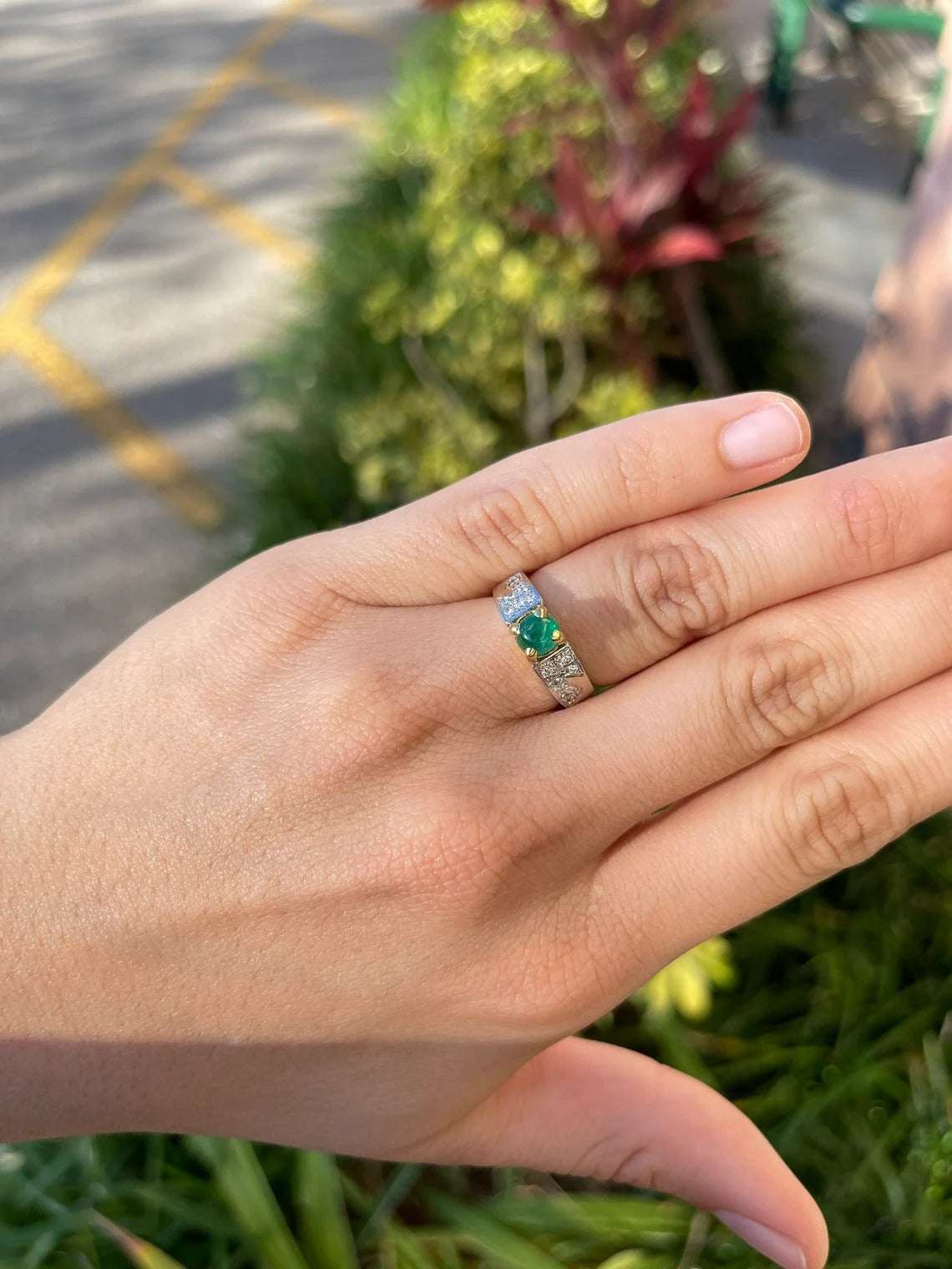 0.90tcw Oval Natural Emerald Cabochon & Diamond Brilliant Round Statement Ring in 18K Gold - Elegant Jewelry for Weddings, Parties & Special Occasions