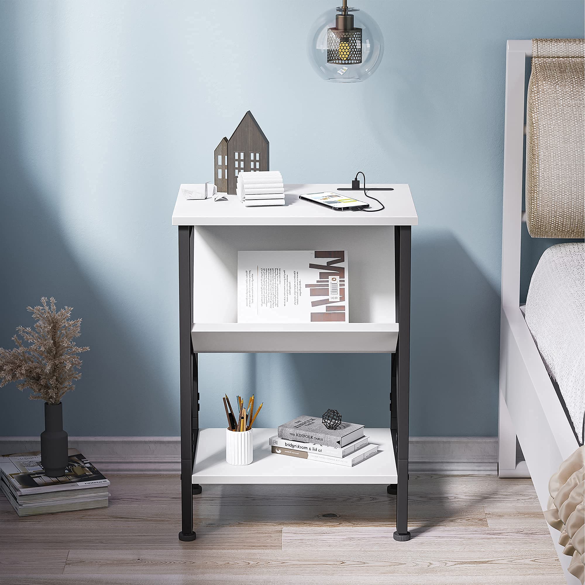 CubiCubi White Oxford End Table with Bookshelf & Dual USB Charging Ports - Modern Nightstand for Bedroom, Living Room Side Table with Metal Frame & Wooden Shelves - Perfect for Small Spaces, Reading Nooks & Home Decor