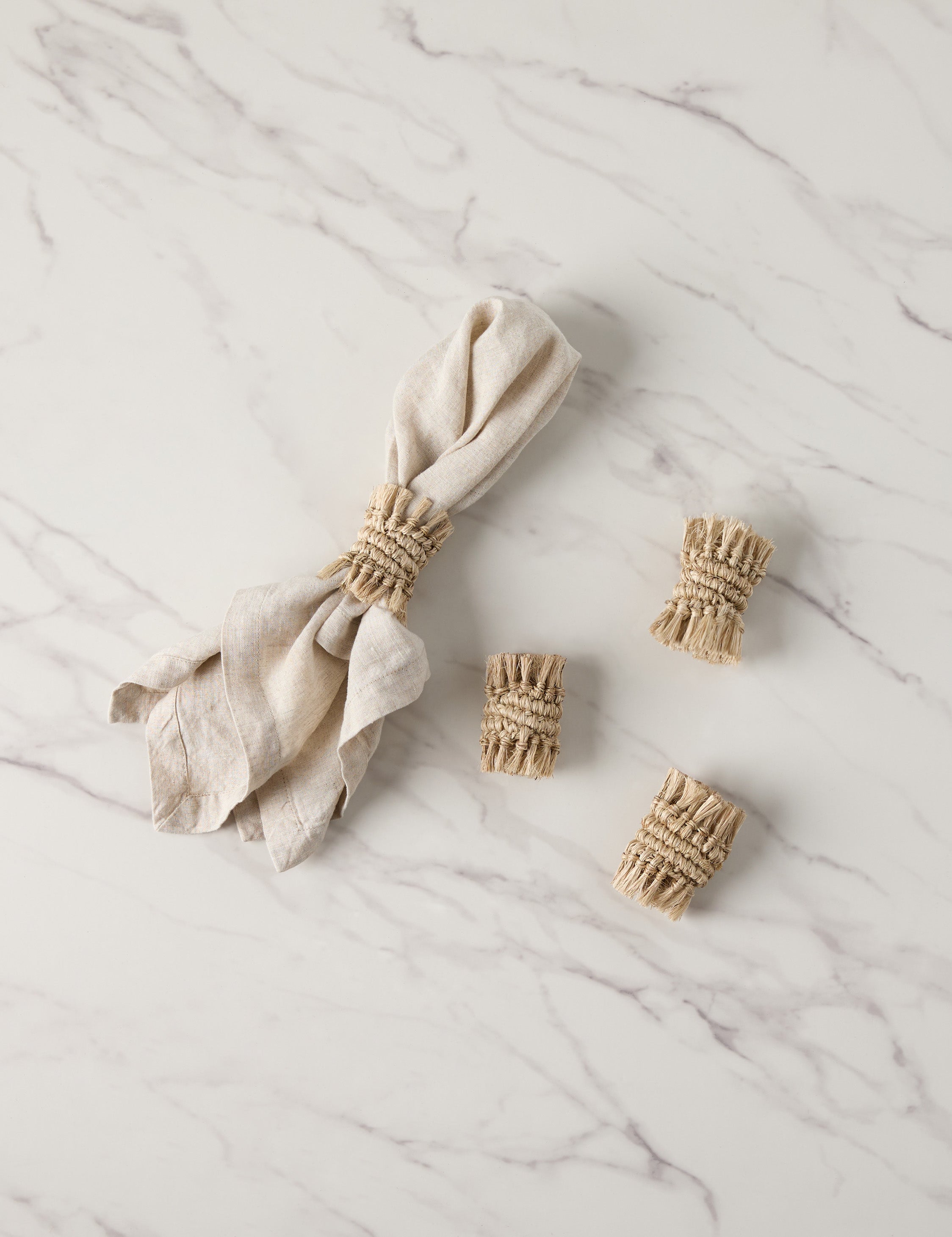 Eco-Friendly Fique Fringe Napkin Rings Set of 4 - Handwoven Natural Fiber Table Decor for Boho Dinner Parties & Rustic Weddings