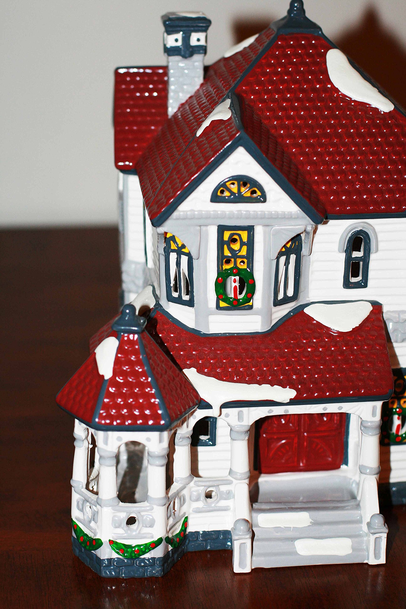Dept 56 The Original Snow Village Queen Anne Victorian Collectible Christmas House - Perfect for Holiday Decor, Village Displays & Gift Giving