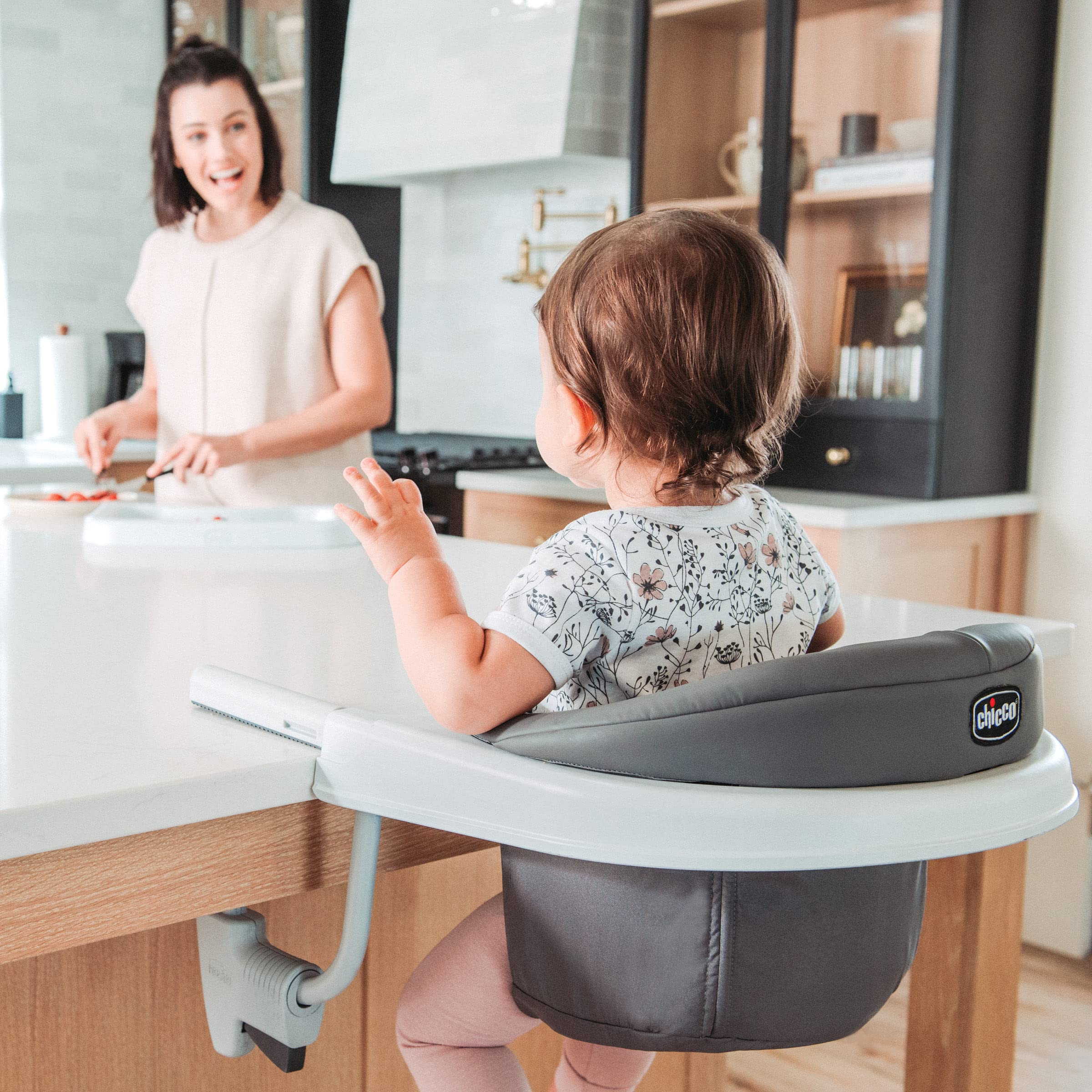 Chicco FastLock® 360 Rotating Hook-On High Chair - Portable Baby & Toddler Dining Chair with Quick Setup | Charcoal Grey | Perfect for Home, Restaurant & Travel Use