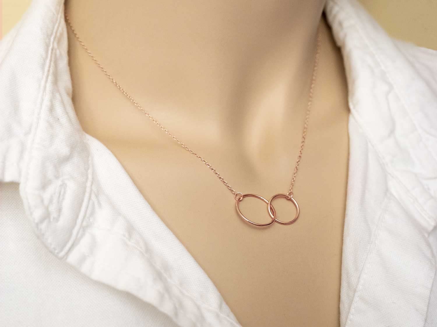 Personalized Mother of the Bride Necklace Gift from Daughter - Rose Gold Interlocking Heart Jewelry for Wedding Day - Perfect for Mother-Daughter Bonding & Special Occasions