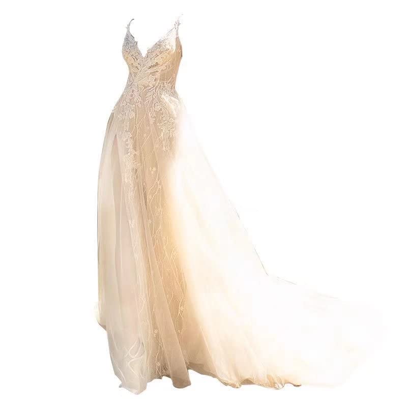 Elegant 2022 Women's Lace Wedding Dresses with Train - Romantic Bridal Gowns for Bride - Perfect for Church Ceremonies, Beach Weddings & Formal Receptions