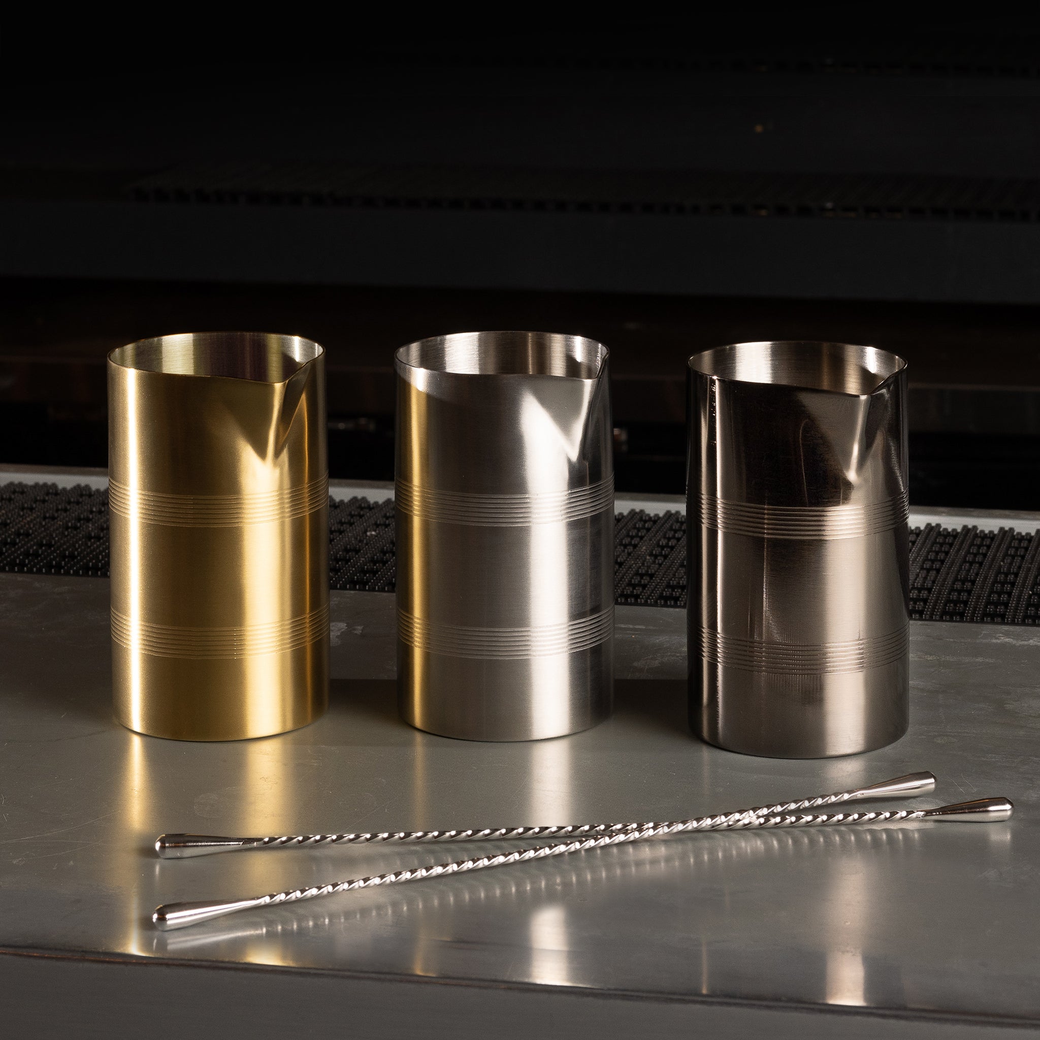 MIXTIN™ Gold Plated Stainless Steel Cocktail Mixing Tin - 625ml (21oz) Bar Tool for Professional Bartenders & Home Mixology - Perfect for Shaking, Stirring & Crafting Cocktails