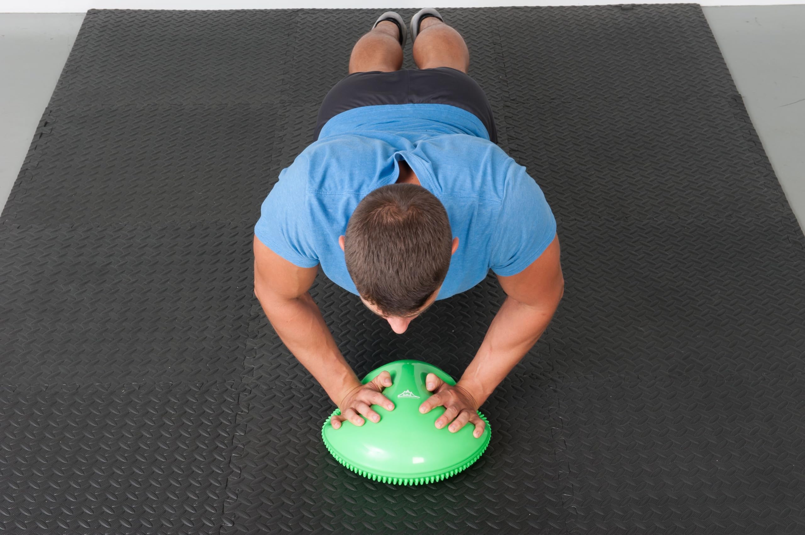 Black Mountain Products Exercise Balance Stability Disc with Hand Pump - Improve Core Strength & Stability for Home Workouts, Yoga, and Physical Therapy