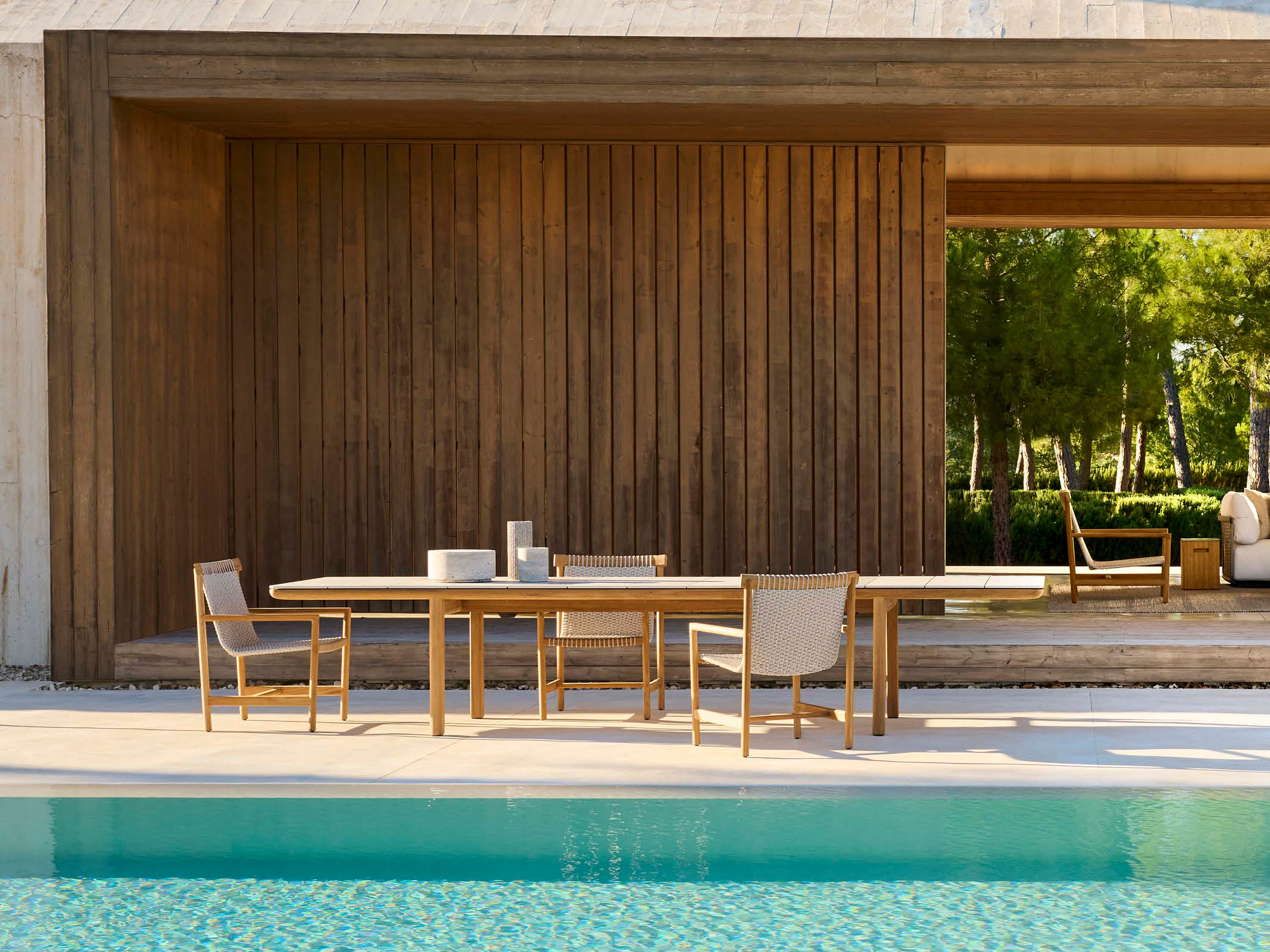 Modern Amanu Dining Table - Solid Wood Kitchen Table for 6 - Perfect for Family Dinners & Entertaining Guests