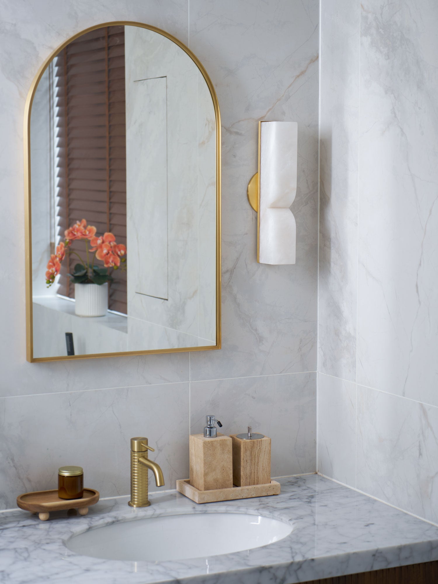 Alabaster Plug-in Wall Sconce Light - Modern Plug in Wall Lamp for Bedroom, Living Room & Hallway Lighting - Elegant Plug-in Sconce for Home Decor