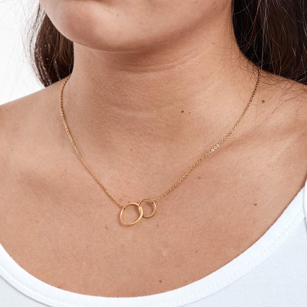 Mom Necklace - Personalized Heart Pendant Jewelry Gift for Birthday, Mother's Day, Christmas | Thoughtful Present for Wife, Grandma, Daughter | Perfect for Anniversaries & Special Occasions