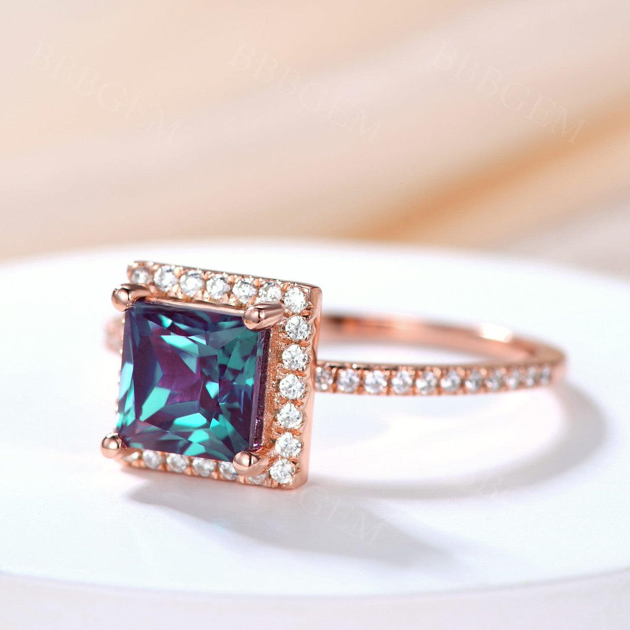 Rose Gold 6mm Princess Cut Alexandrite Engagement Ring with Diamond Halo - Elegant Wedding Band for Brides, Anniversary & Proposal Gift - Perfect for Romantic Occasions & Special Moments