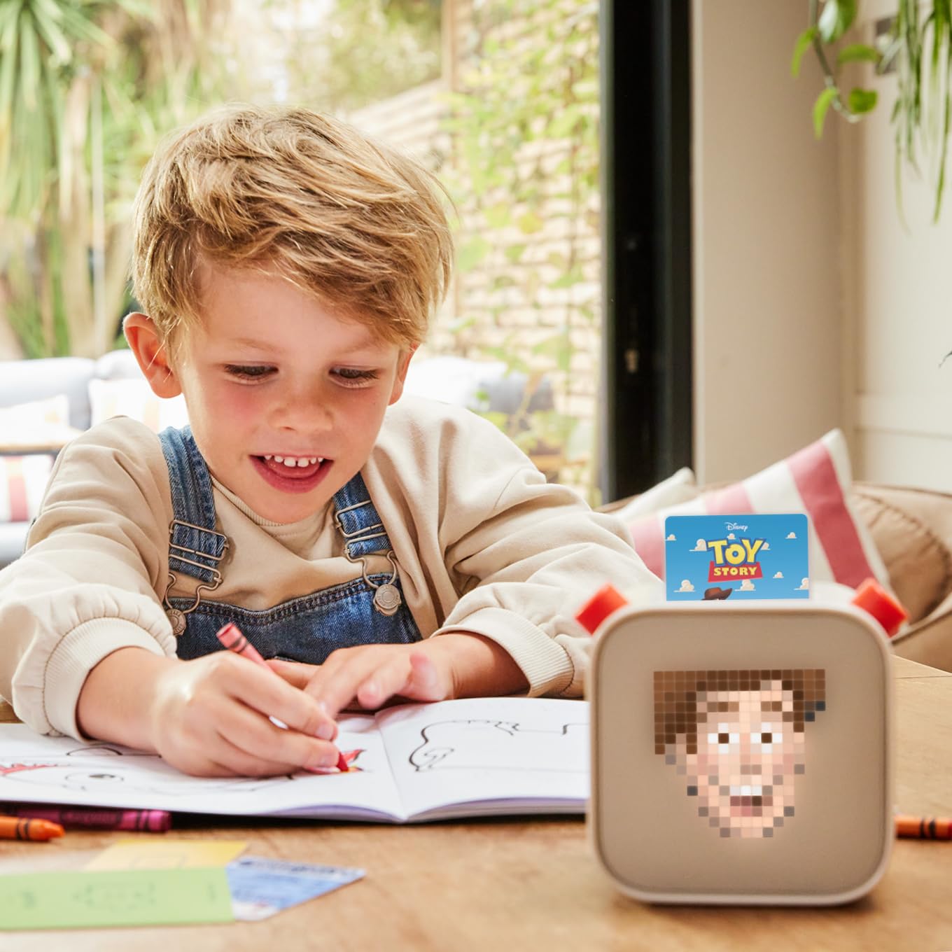 Yoto Earth Explorers – 8 Educational Audio Cards for Kids with Player & Mini Device | Screen-Free Learning with Fun Stories & Interactive Quizzes | Ages 6+ | Perfect for Bedtime, Road Trips & Homeschooling