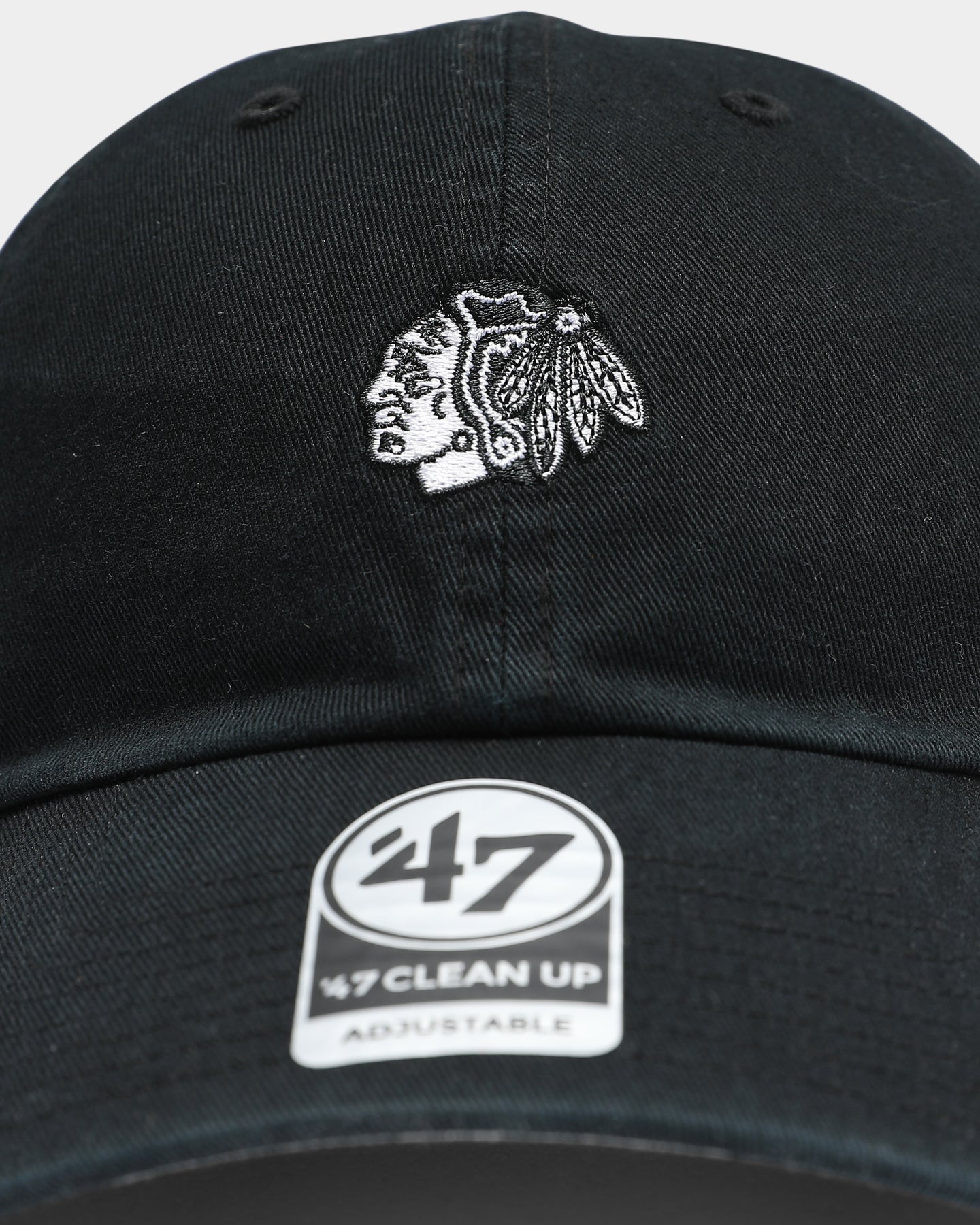 47 Brand Men's Chicago Blackhawks Clean Up Strapback Black Hat - Adjustable Snapback Cap for Casual Wear, Sports & Fan Gear - Perfect for Game Day, Street Style & Everyday Outfits