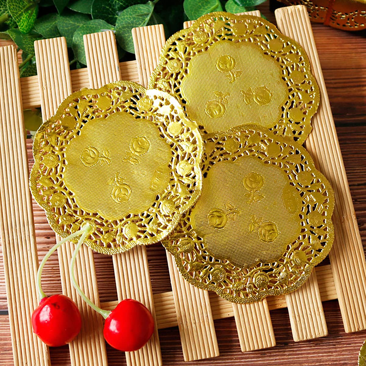 100 Pcs 5.5 Inch Disposable Round Lace Paper Doilies - Elegant Silver Cake & Dessert Liners for Party, Wedding, Tea Time Table Decor - Perfect for Birthday Celebrations, Bridal Showers and Afternoon Tea Settings