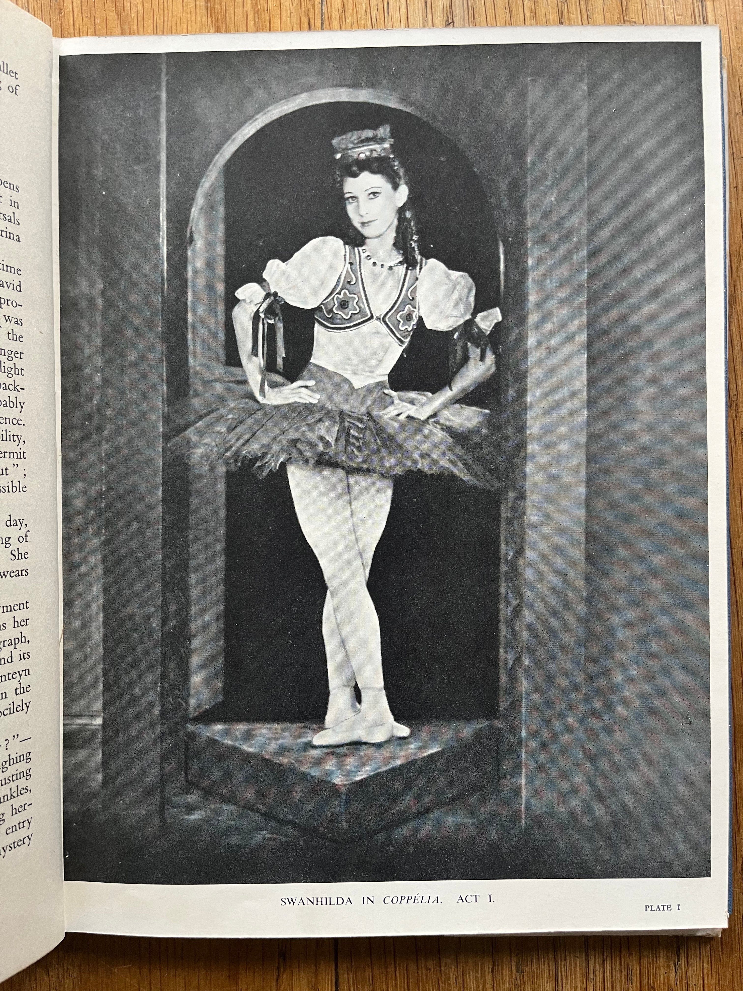 Ballerina Further Studies of Margot Fonteyn - Ballet Dance Book for Advanced Dancers & Teachers - Perfect for Ballet Training, Choreography Inspiration & Dance History Studies