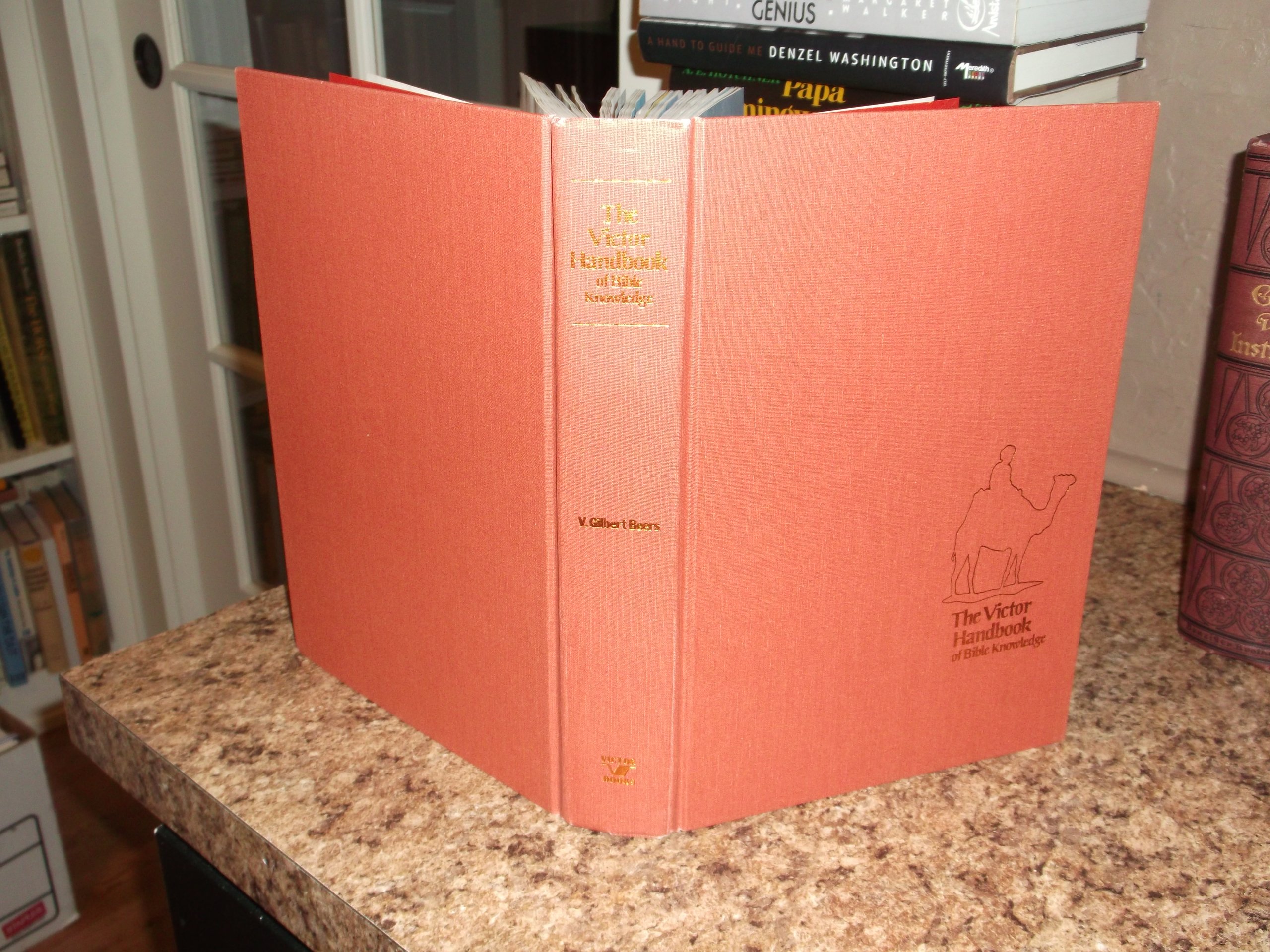 The Victor Handbook of Bible Knowledge: Answers to 300 Bible Stories - Perfect for Bible Study, Sunday School & Christian Education