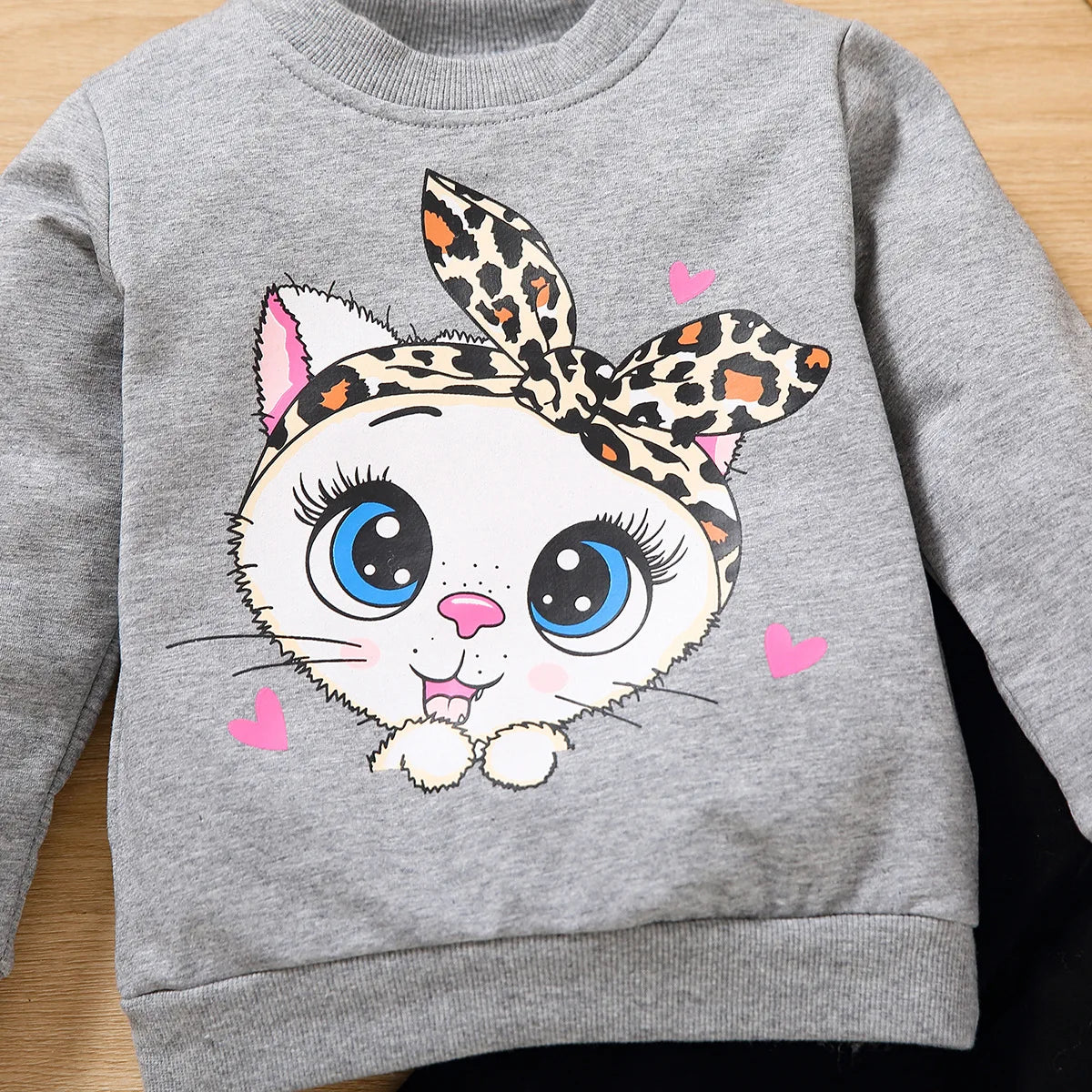 Girls' Autumn Long Sleeve Two-Piece Outfit with Bow & Big-Eyed Cat Print - Casual Cotton Kids Clothing Set for School, Playdates & Family Photos