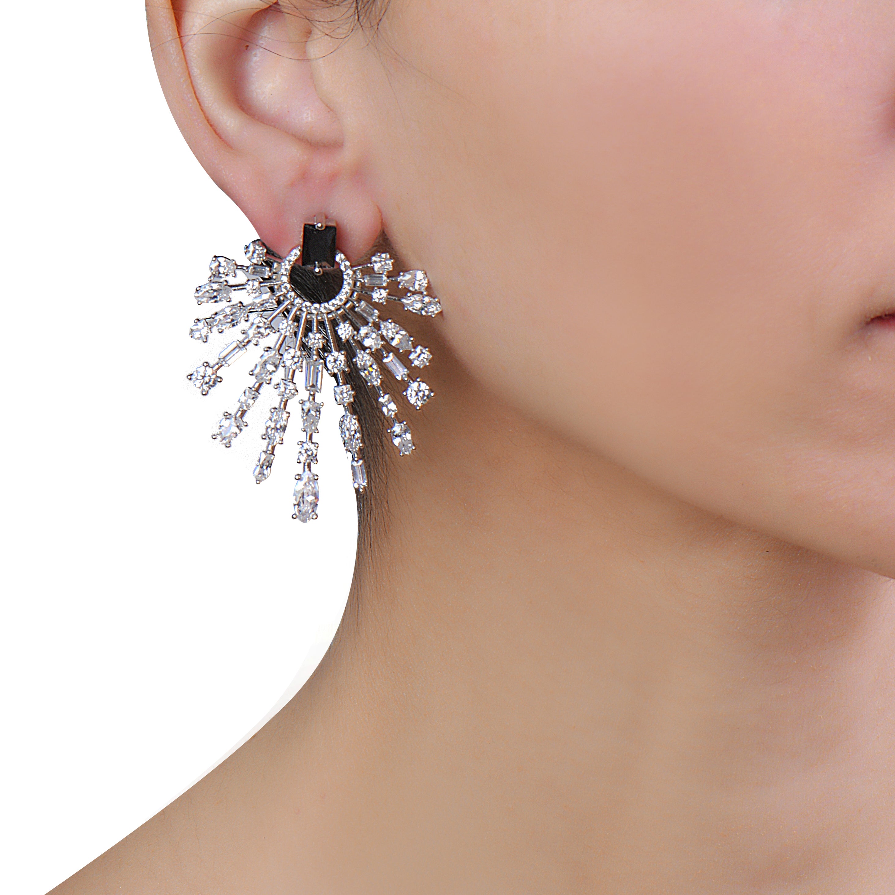 Holly Leaf Stud Earrings for Women - Dainty Gold Plated Christmas Jewelry Gift - Perfect for Holiday Parties & Festive Outfits