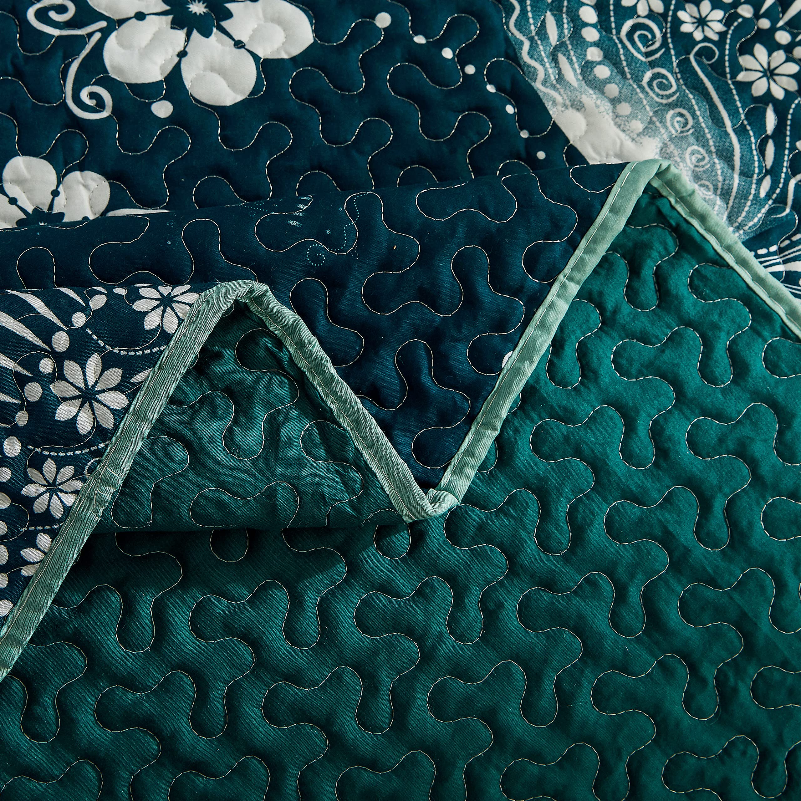3 Piece Quilt Set - Butterfly Pattern Soft Microfiber Lightweight Bedspread - All Season Comforter Set for Queen Size Bed - Dark Green - Perfect for Summer Bedding & Guest Room Decor