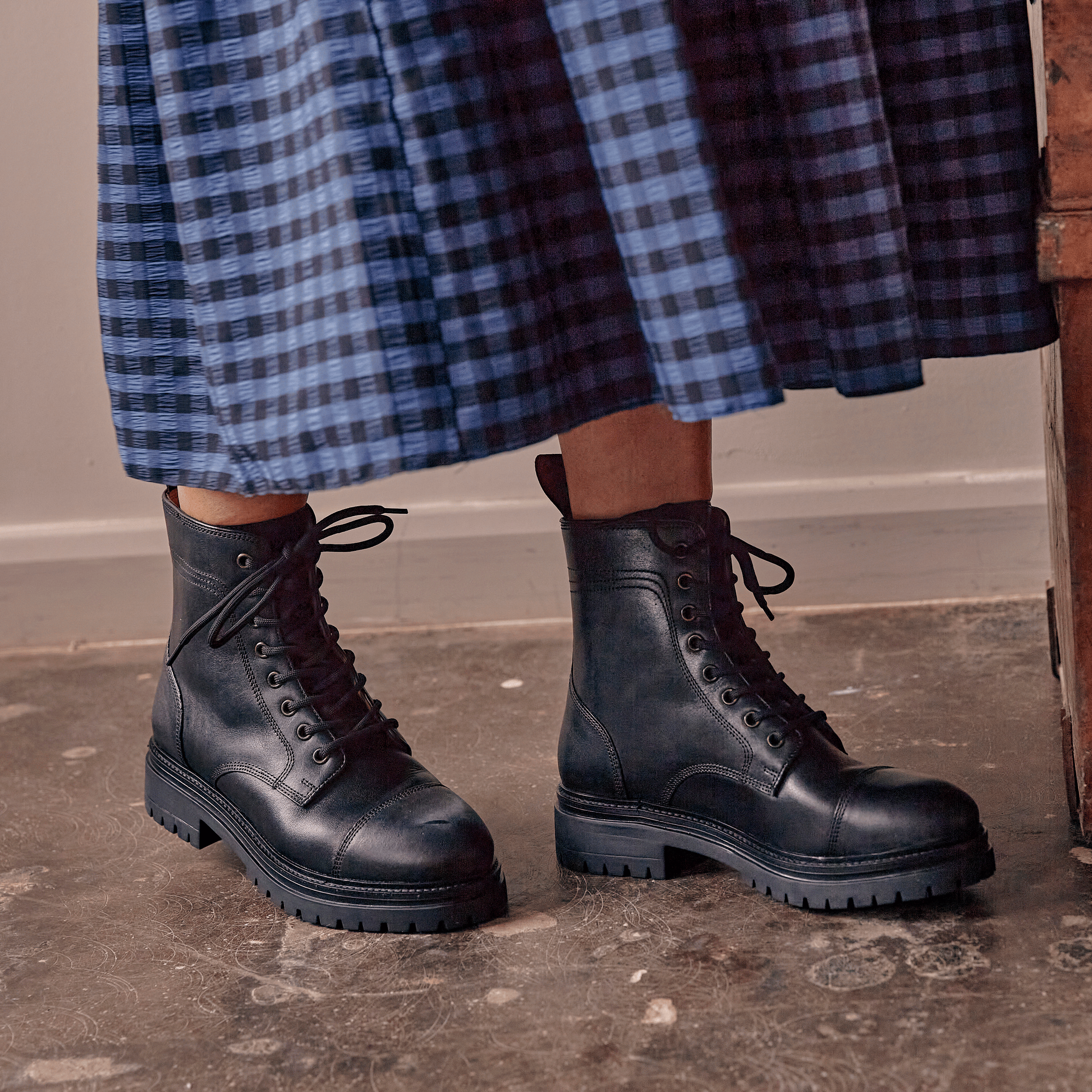 DINCKLEY Black - Stylish and Durable for Everyday Use | Perfect for Home, Office, and Travel Accessories
