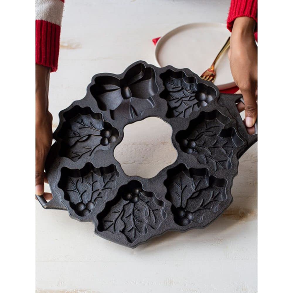 Lodge Cast Iron Holiday Wreath Pan - 14.69 Inch Skillet for Baking, Roasting & Serving | Perfect for Christmas Cookies, Cornbread & Festive Meals | Durable Kitchen Essential for Holiday Cooking & Gift Giving