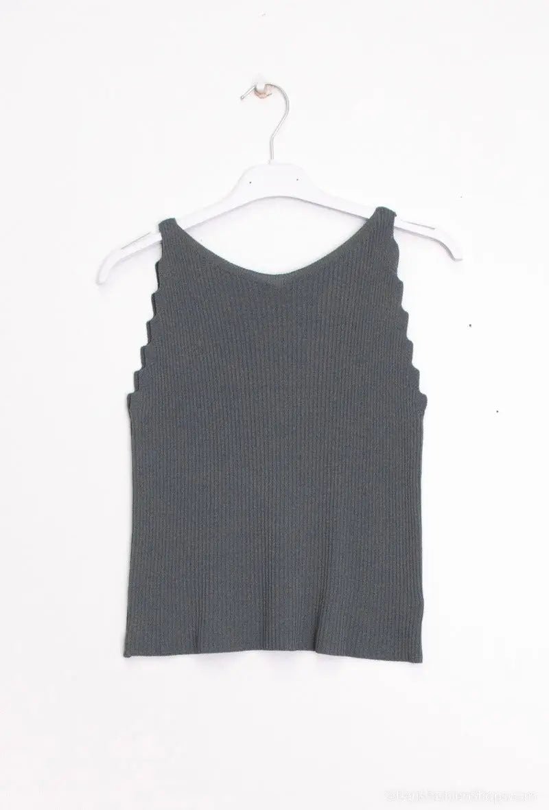 Zig Zag Sleeveless Top for Women - Trendy Striped Summer Blouse for Casual Outings & Beach Vacations