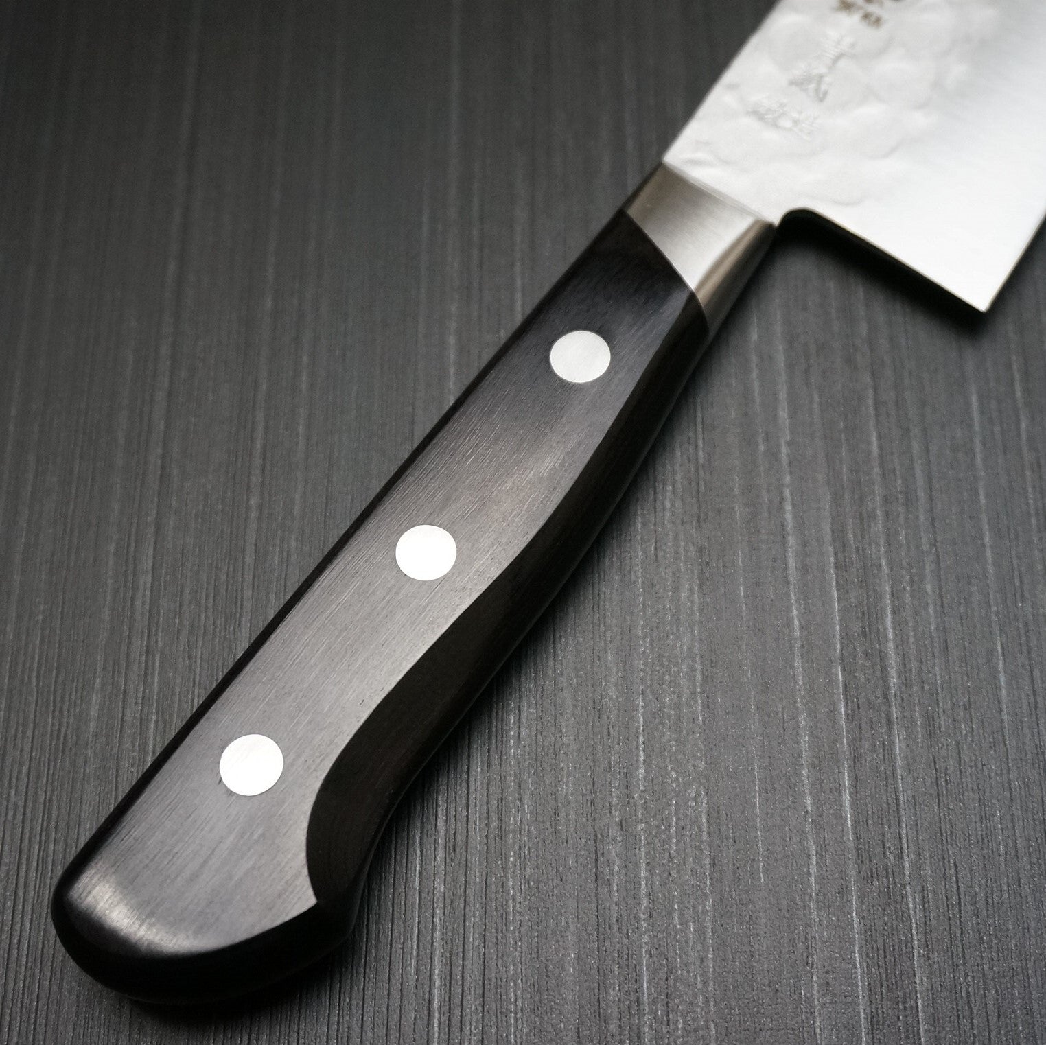 Kanetsune Seki Nashiji Hammered (Tsuchime) AOGAMI #2 Santoku Knife 180mm - Japanese High Carbon Steel Kitchen Knife for Professional Chefs & Home Cooking - Perfect for Slicing, Dicing & Mincing Vegetables, Meat & Fish