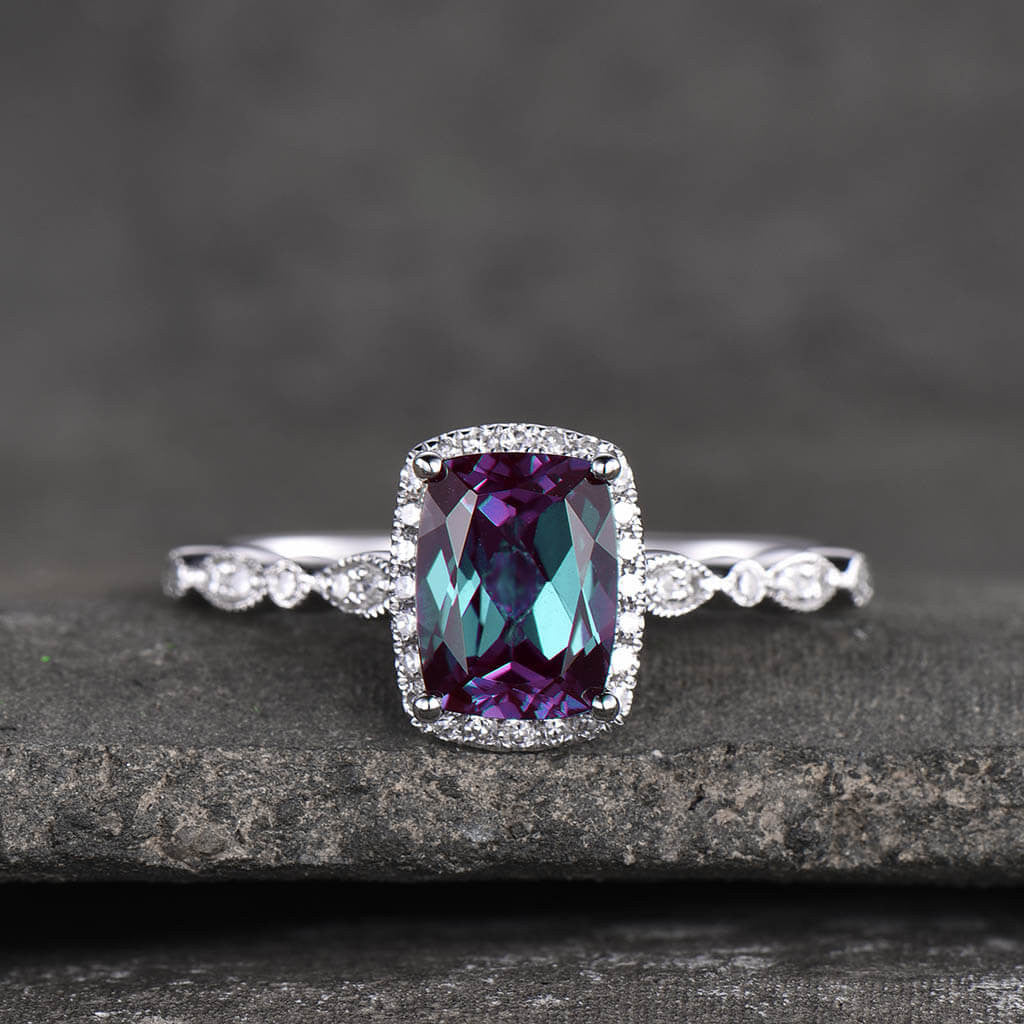 14K/18K Gold Cushion Alexandrite Diamond Halo Engagement Ring for Women - Vintage Style Wedding Band, Anniversary Gift for Her - Perfect for Proposals, Bridal Jewelry & Special Occasions